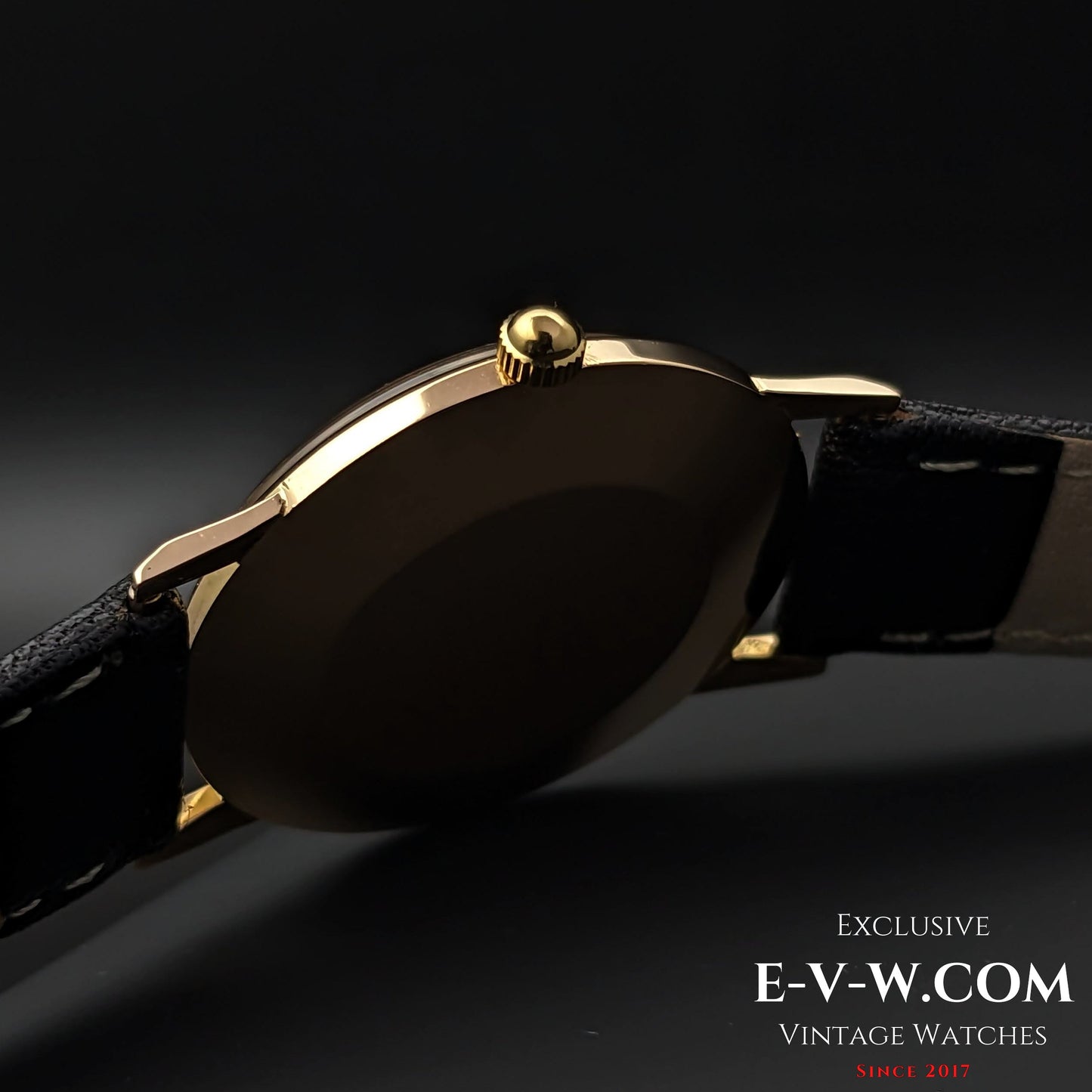 Zenith Waterproof Black Dial / 18K Gold / Cal.2532 SC / Vintage Watch 1964