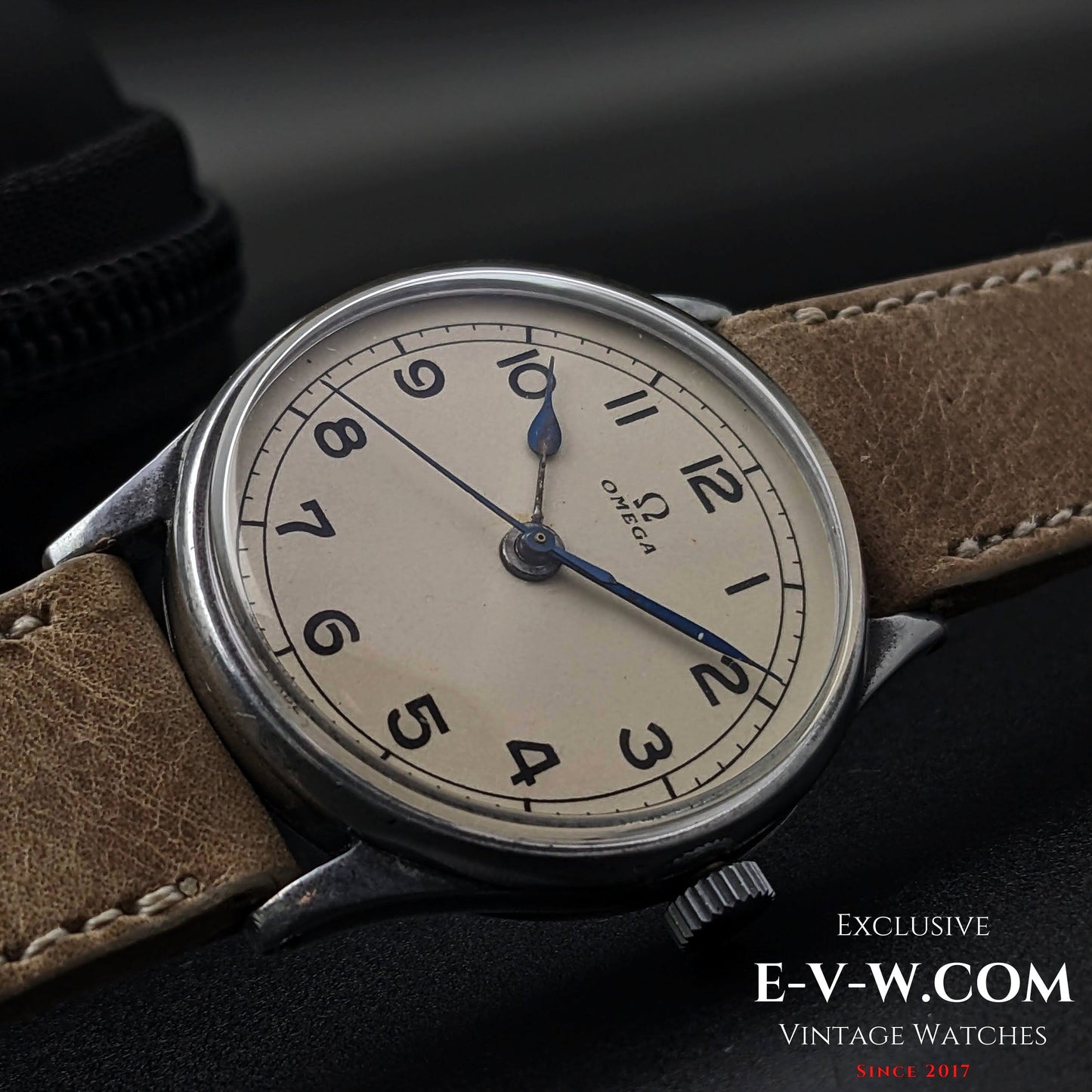 Military Omega navigaror of the Royal Air Force RAF WWII / Vintage 1943 / Cal.30T2 SC / Ref.2292