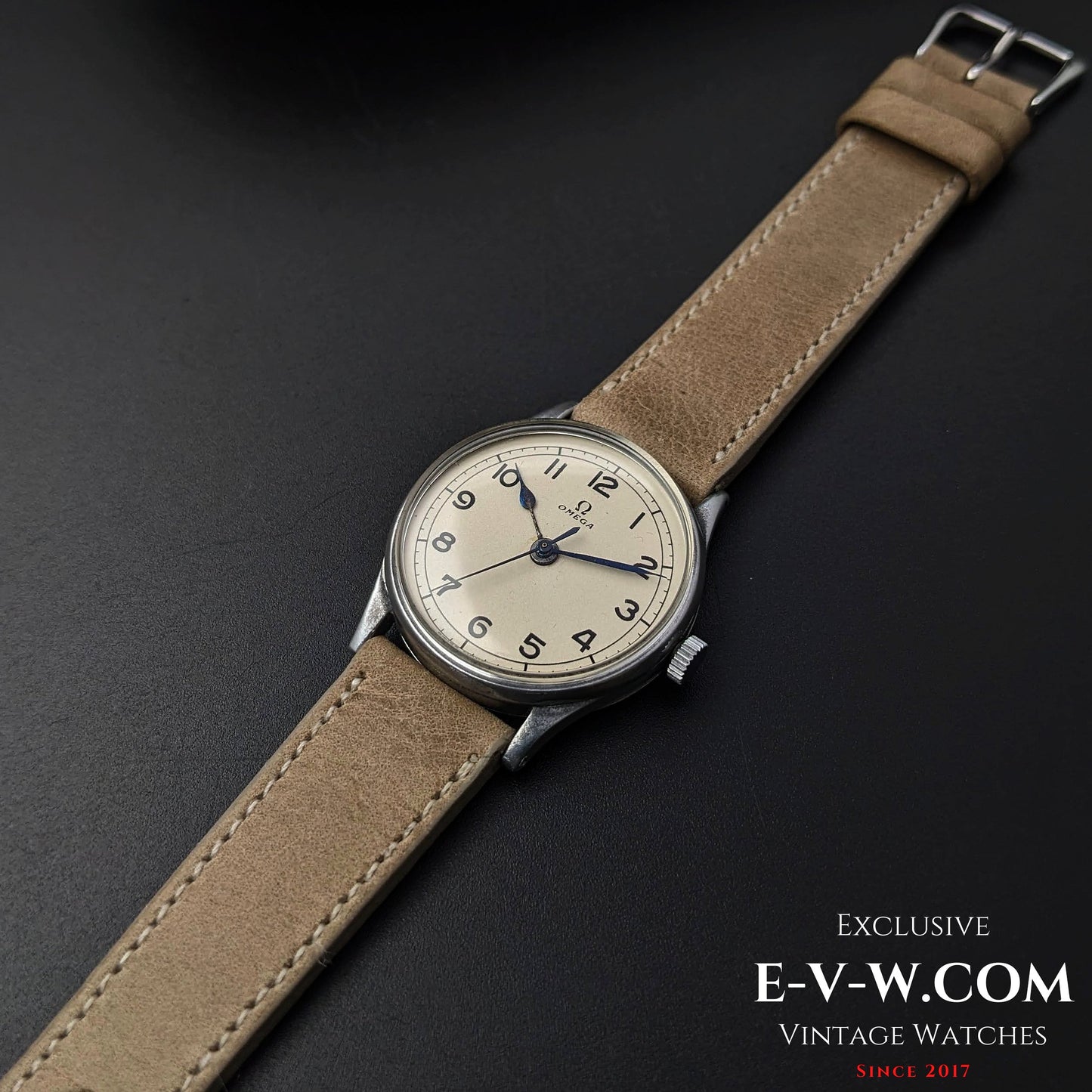 Military Omega navigaror of the Royal Air Force RAF WWII / Vintage 1943 / Cal.30T2 SC / Ref.2292