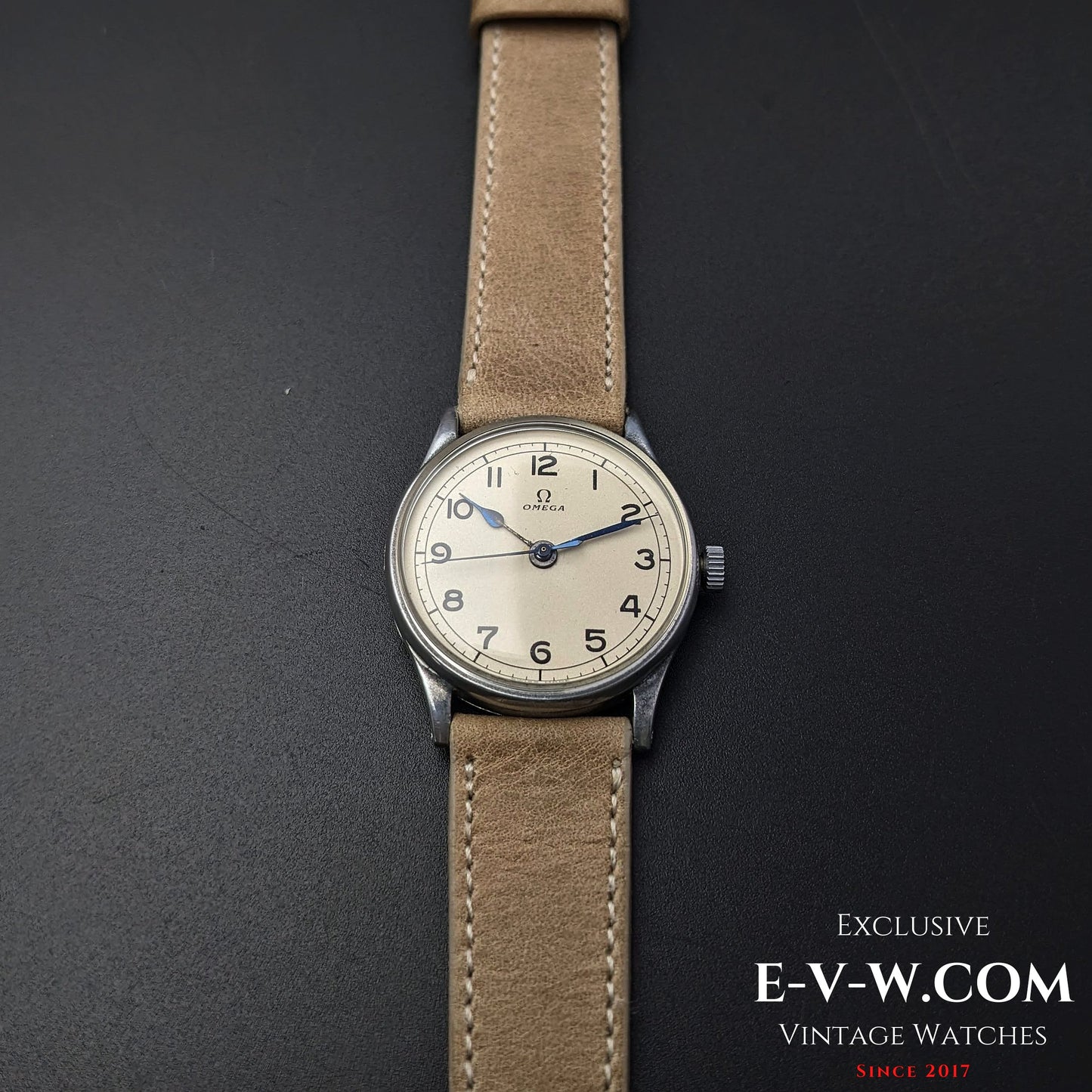 Military Omega navigaror of the Royal Air Force RAF WWII / Vintage 1943 / Cal.30T2 SC / Ref.2292