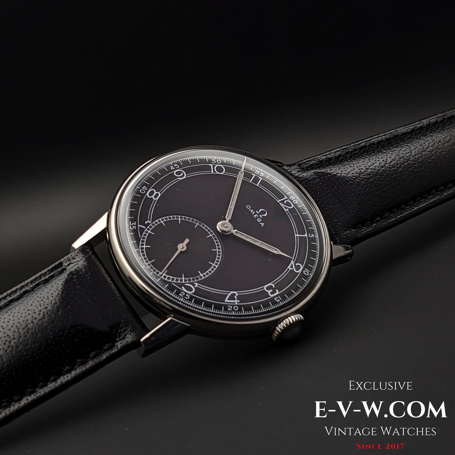 80 years old Omega 30T2 PC / Sector Dial /  Ref 2318/8 / WWII Vintage 1943