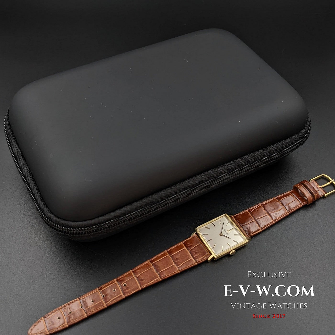 Omega Unique Square / 18k Solid Gold / Vintage 1965 / Fully Serviced