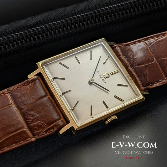 Omega Unique Square ref 111.075 / 18k Solid Gold / Vintage 1965