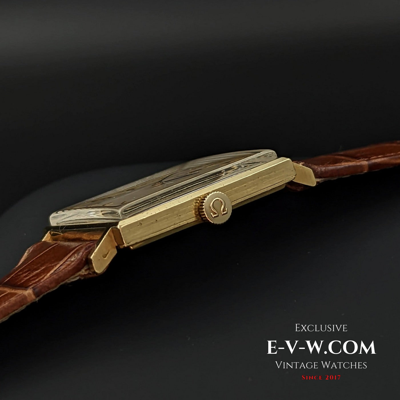 Omega Unique Square / 18k Solid Gold / Vintage 1965 / Fully Serviced