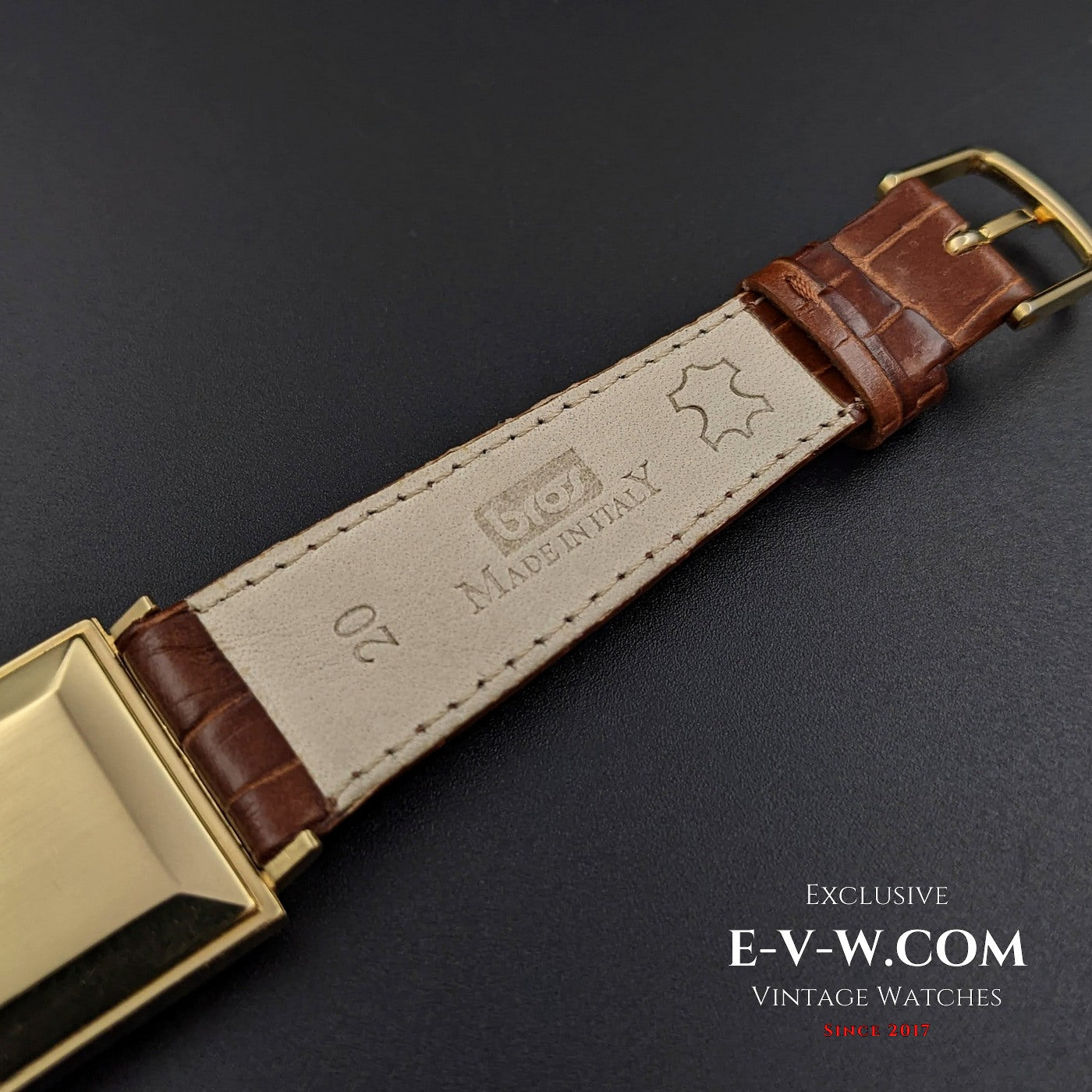 Omega Unique Square / 18k Solid Gold / Vintage 1965 / Fully Serviced