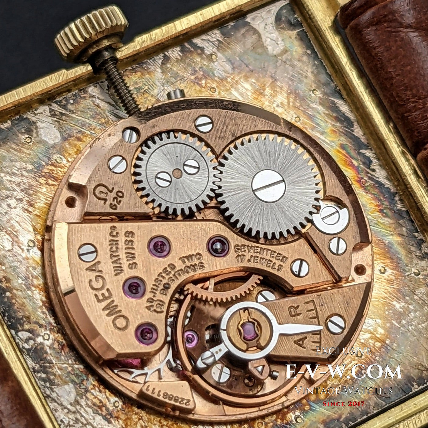 Omega Unique Square / 18k Solid Gold / Vintage 1965 / Fully Serviced