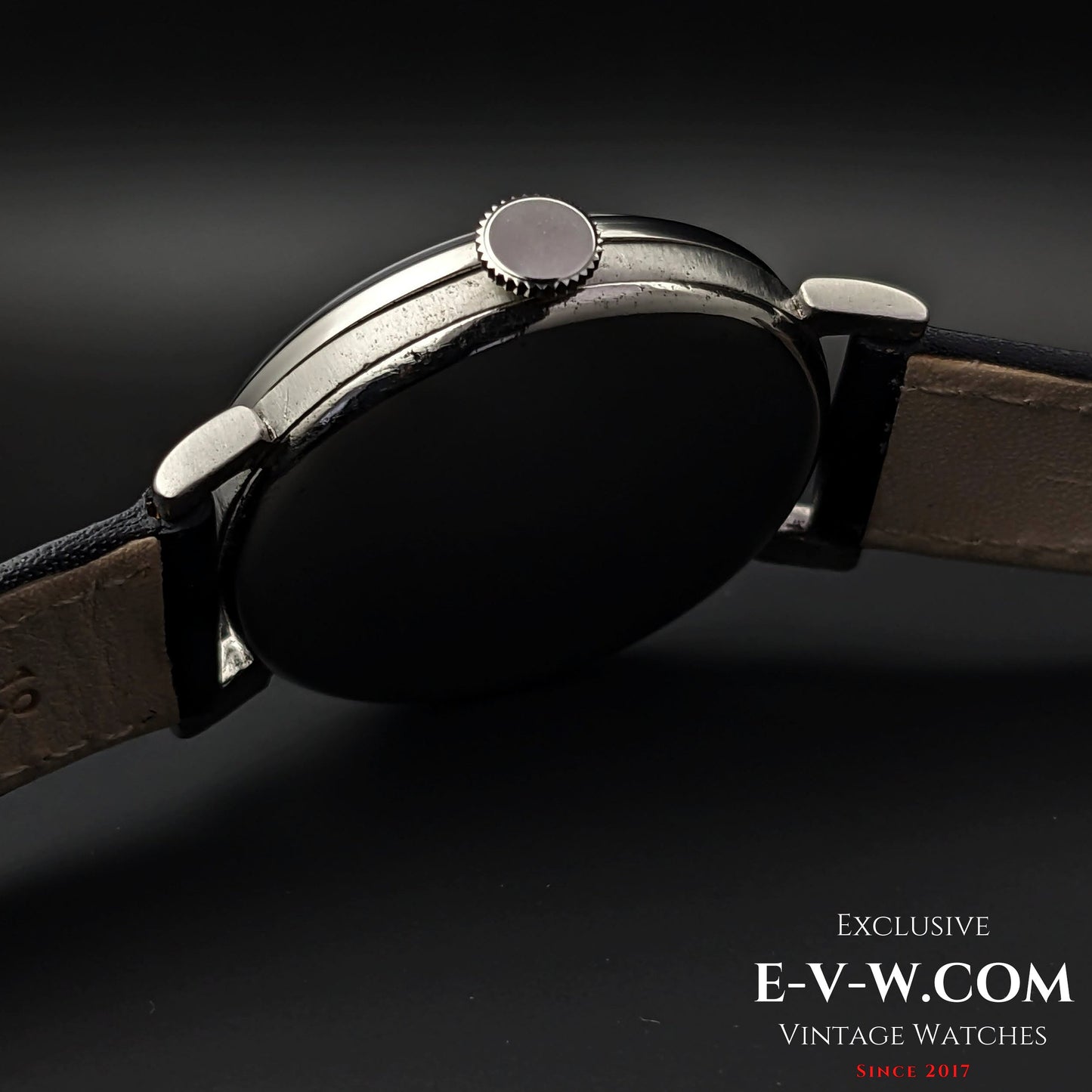 Omega Black Sector Dial /  Pontifex Hands / cal.26.5 / Vintage 1935