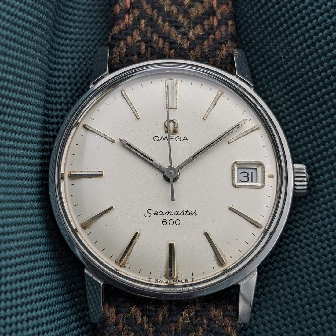Vintage Omega Seamaster 600 showing the dial, hands and case for a pre-purchase watch assessment
