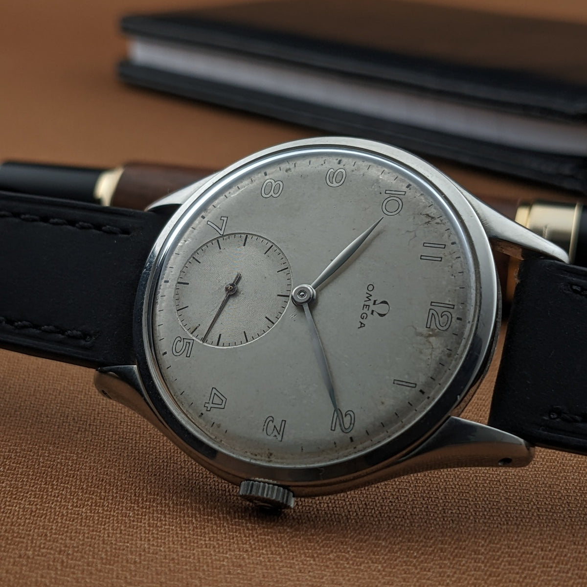 Omega Jumbo reference 2505-5 displayed dial-up with Arabic numerals, small seconds at six, slim hands, and black leather strap.