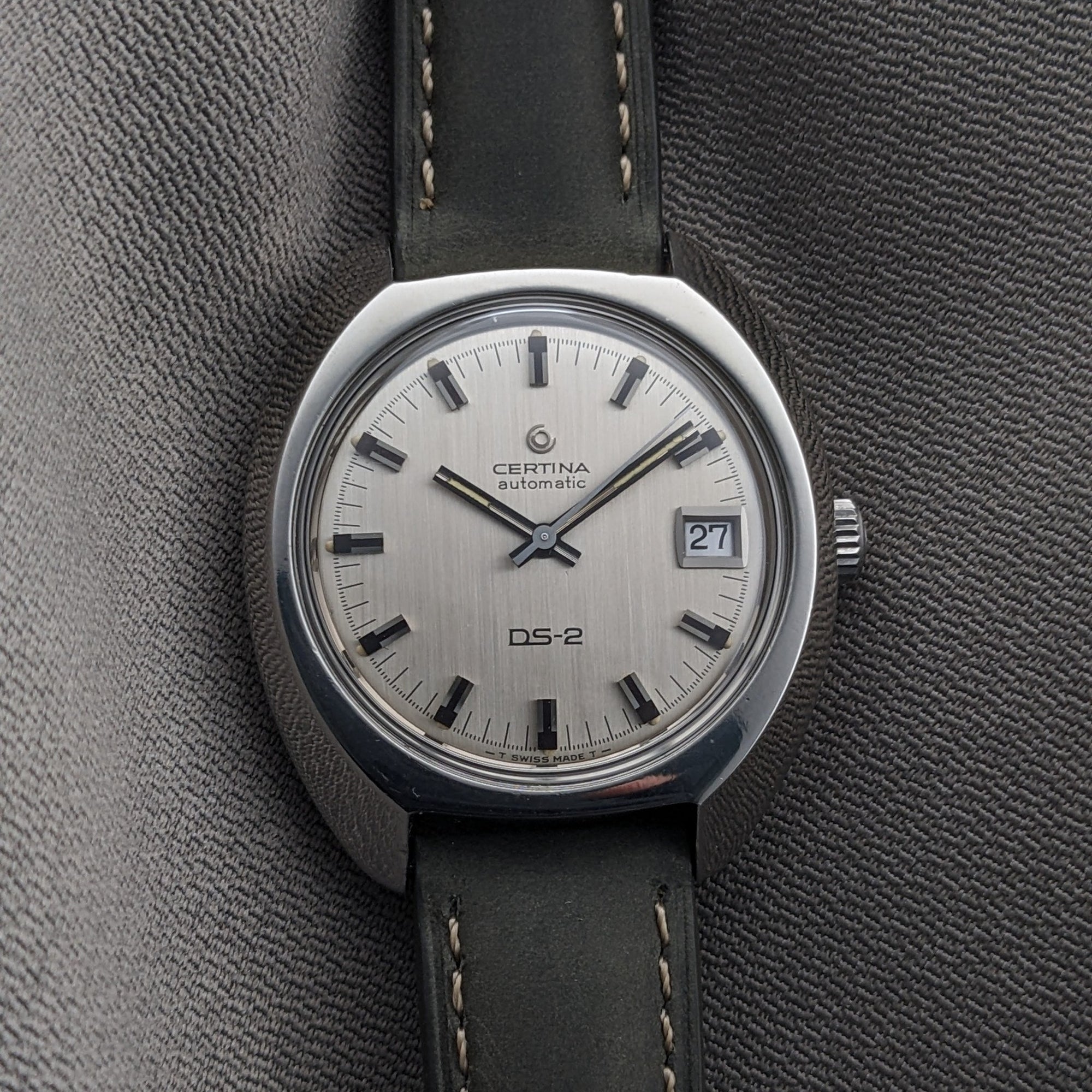 Straight-on view of the Certina DS-2 Automatic reference 5801 300, featuring a silver dial, black baton indices, date display, and leather strap.