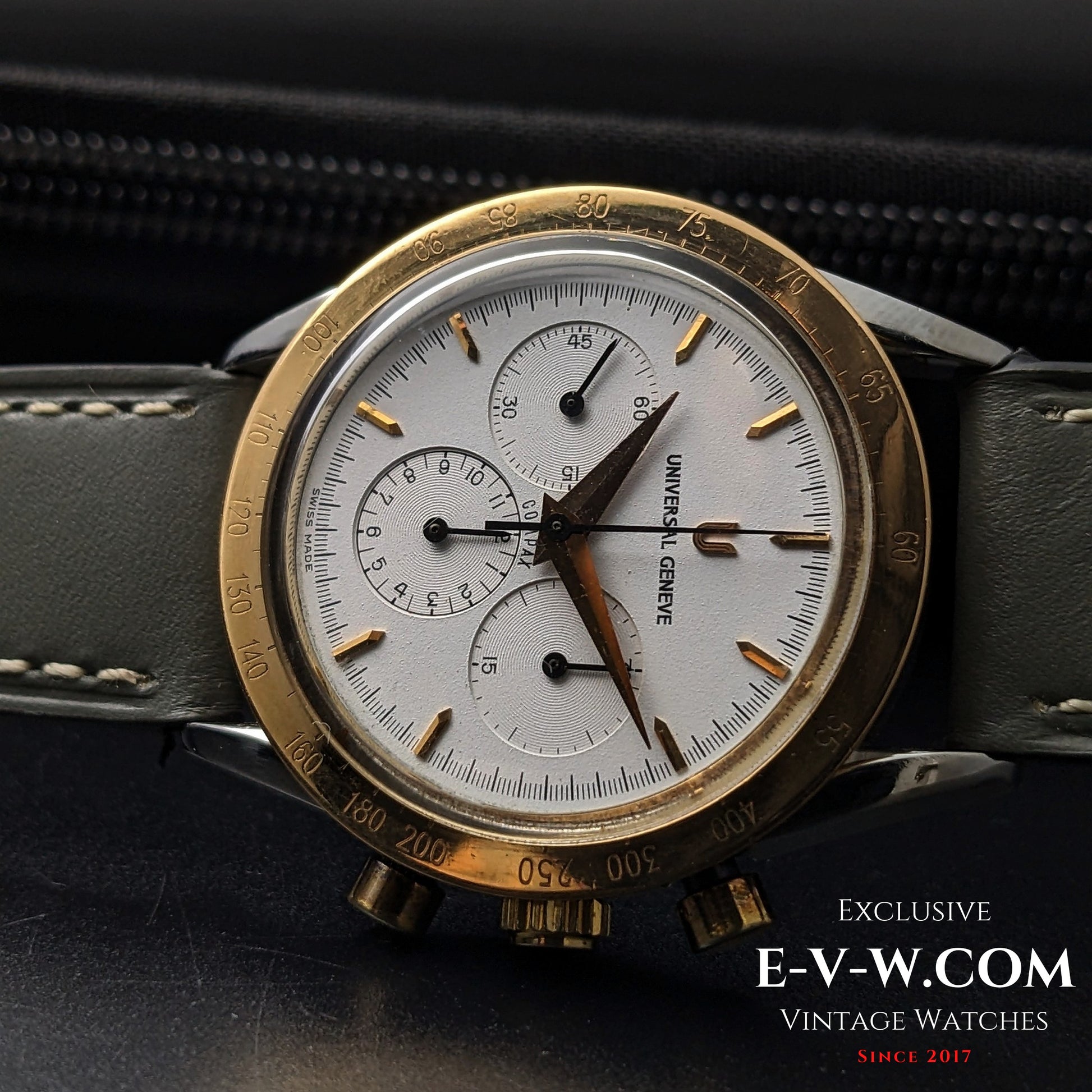 Universal Genève COMPAX Chronograph / Steel & 18Kt Gold / Ref. 384.445 / Cal. Lemania 1873