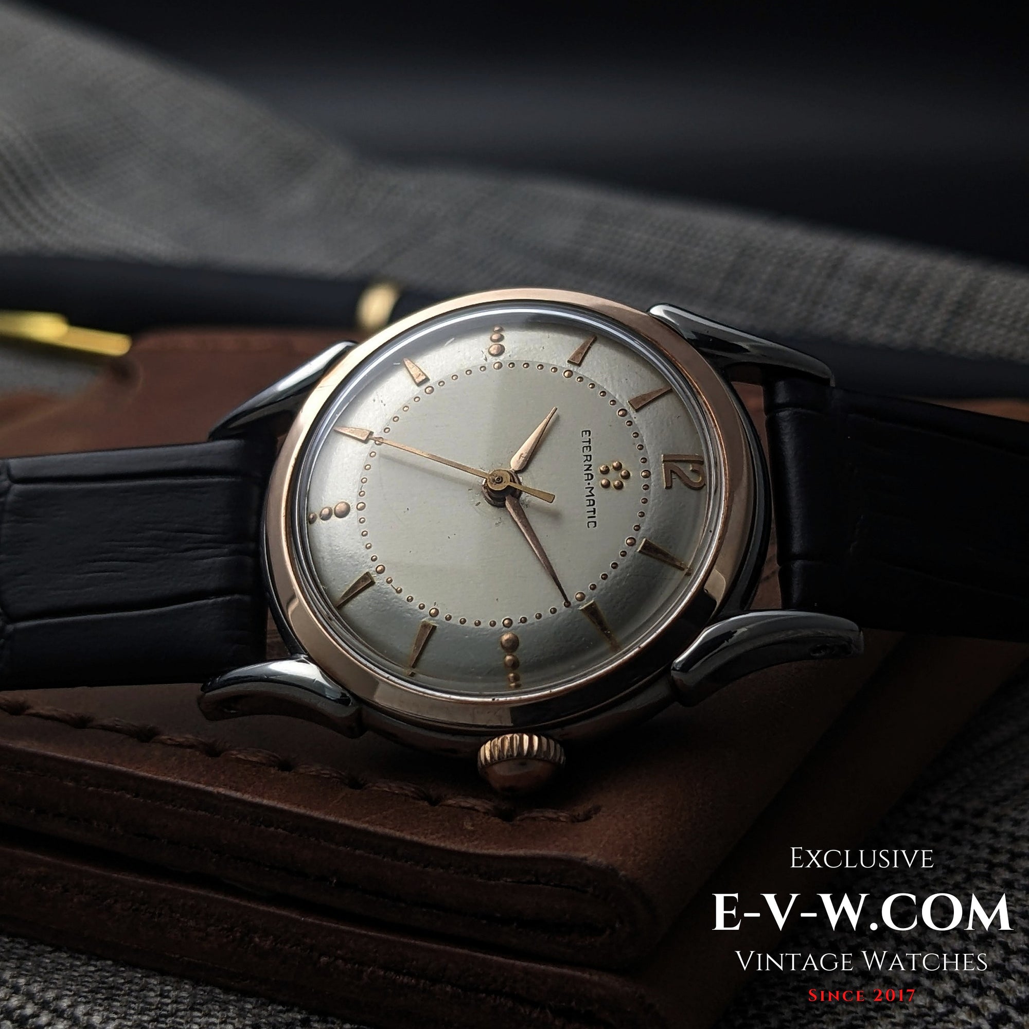Eterna-Matic, frühes Modell mit fünf Kugeln und Automatikwerk | Zweifarbiges Gehäuse, aufwendig gestaltete Bandanstöße | Kal. 1248T | Baujahr 1950