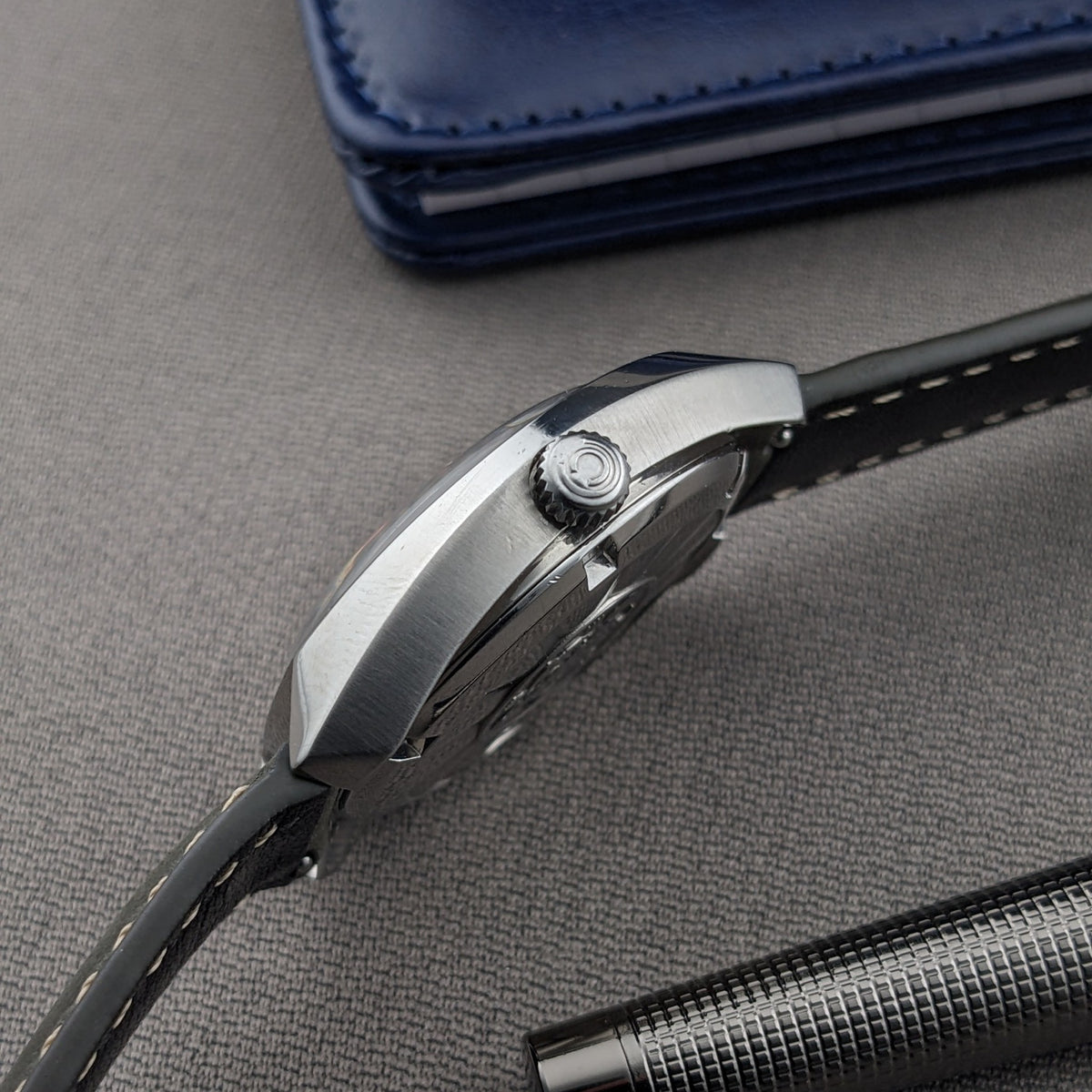 Side profile of the Certina DS-2 Automatic reference 5801 300, highlighting the case shape, crown, crystal edge, and leather strap.