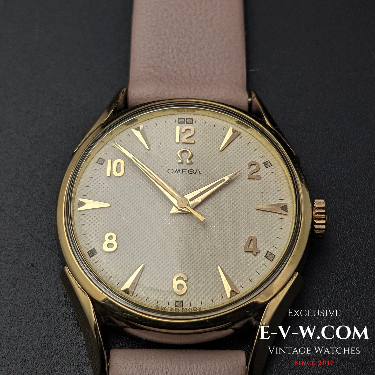 72 Years Old Vintage Omega Rare Guilloche-Honeucomb Dial Ref. 2667 4SC / Cal. 420 / Vintage 1952