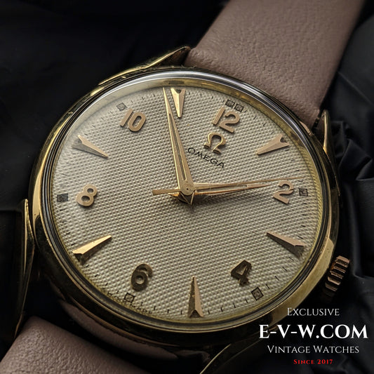 72 Years Old Vintage Omega Rare Guilloche-Honeucomb Dial Ref. 2667 4SC / Cal. 420 / Vintage 1952