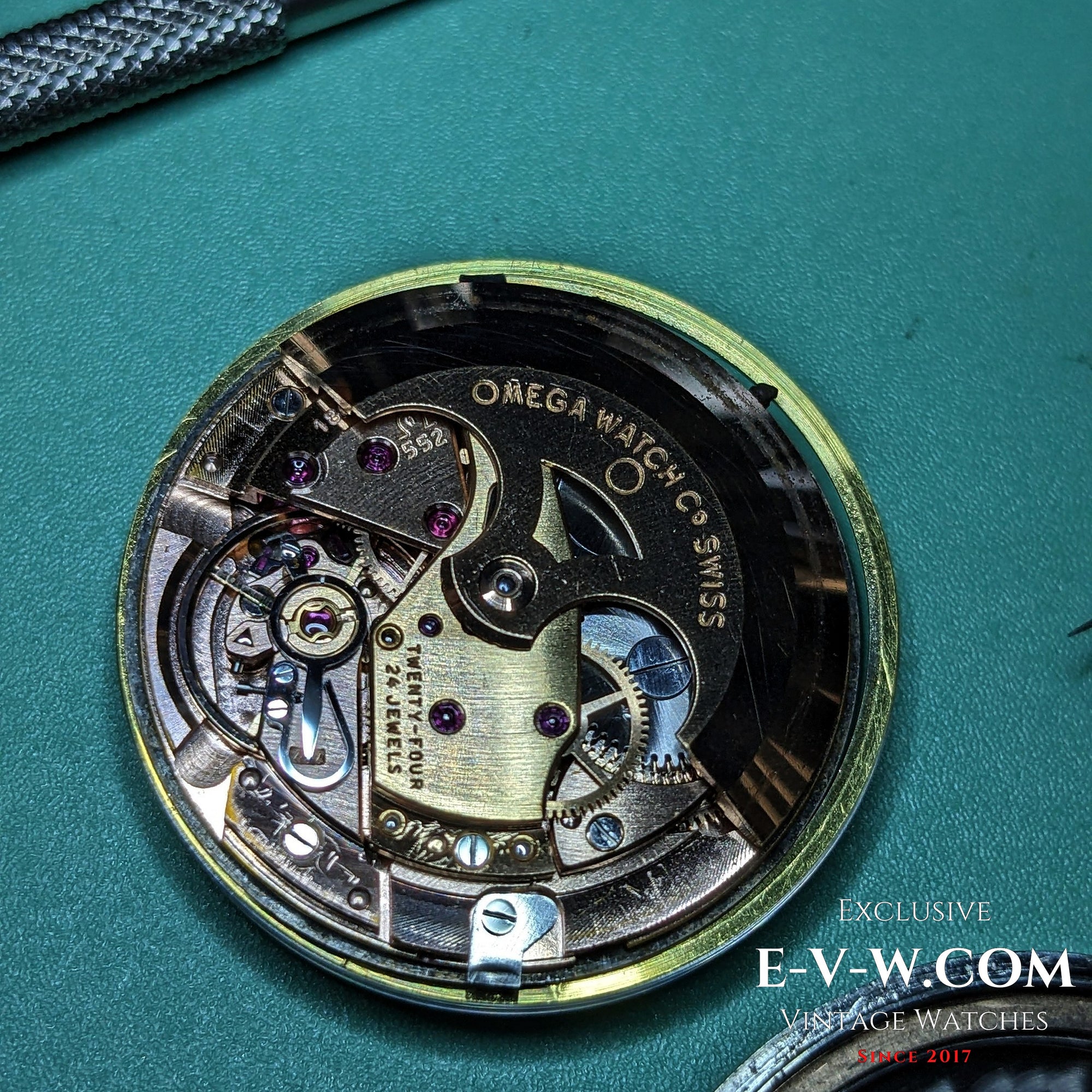 64 jaar oude vintage Omega Automatic Seamaster De Ville / Zeldzame wijzerplaat met boomschorsstructuur / Ref. 14765 3SC / Kaliber 552 / Vintage 1961