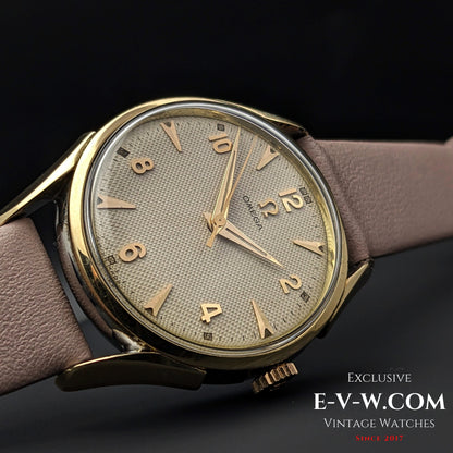 72 Years Old Vintage Omega Rare Guilloche-Honeucomb Dial Ref. 2667 4SC / Cal. 420 / Vintage 1952