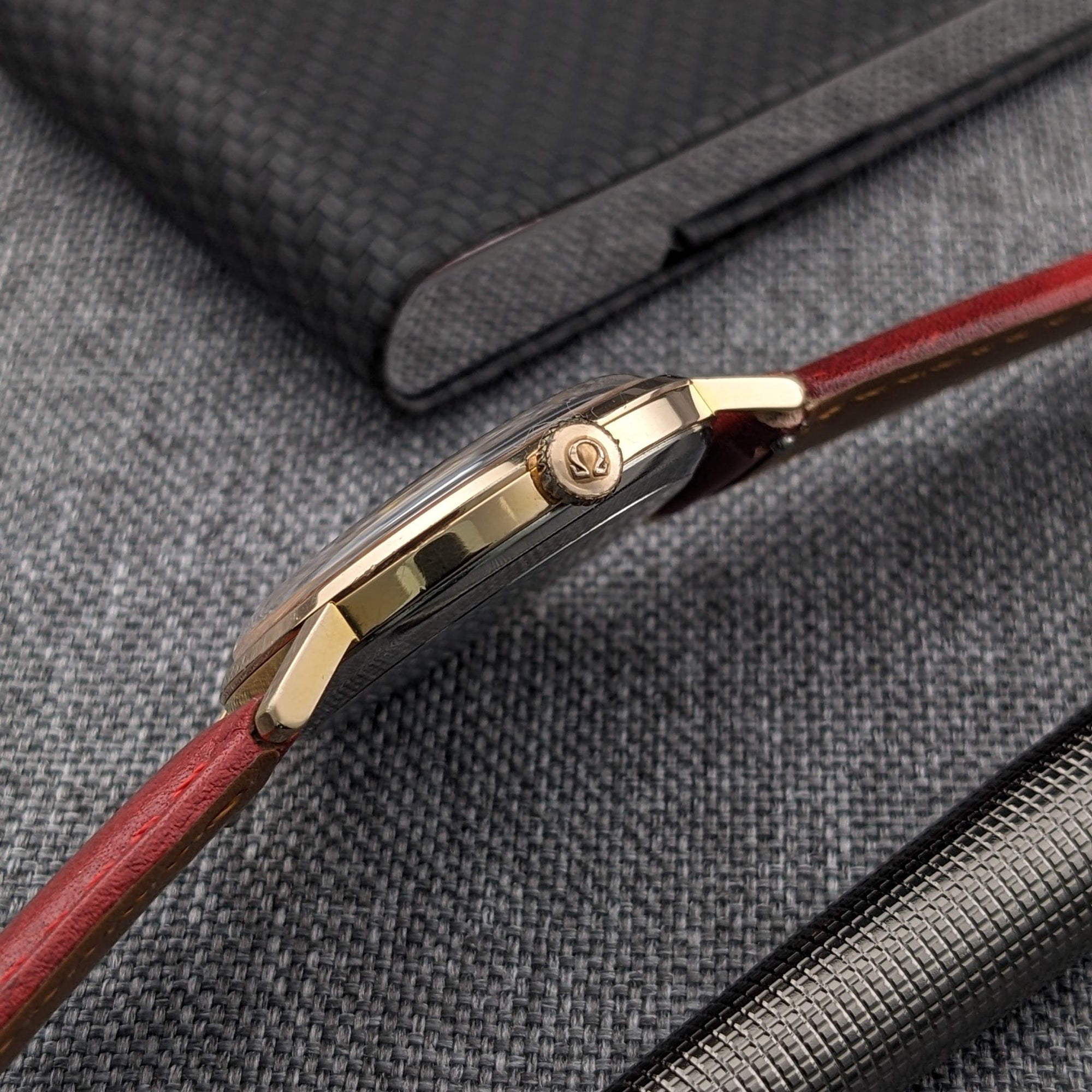 64 Years Old Omega Classic / Ref. 121.002-62 / Cal. 269 / Red Dial / Vintage Watch from 1962 / Serviced dial