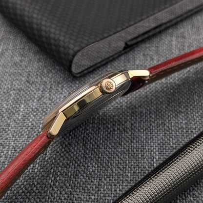 64 Years Old Omega Classic / Ref. 121.002-62 / Cal. 269 / Red Dial / Vintage Watch from 1962 / Serviced dial