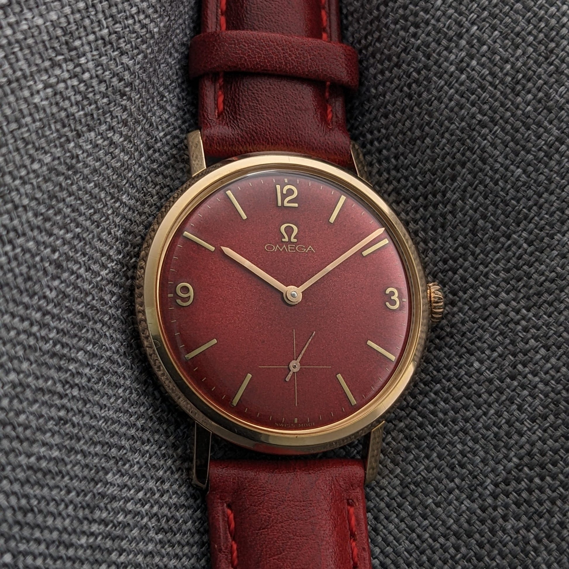 64 Years Old Omega Classic / Ref. 121.002-62 / Cal. 269 / Red Dial / Vintage Watch from 1962 / Serviced vintage watch