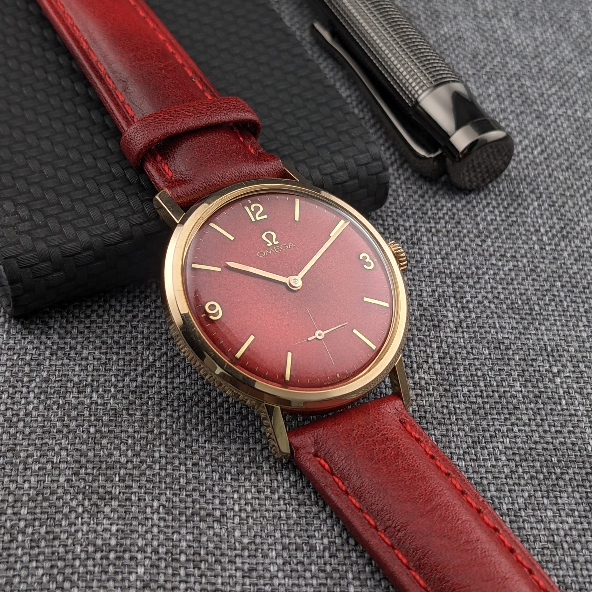 64 Years Old Omega Classic / Ref. 121.002-62 / Cal. 269 / Red Dial / Vintage Watch from 1962 / Serviced vintage watch