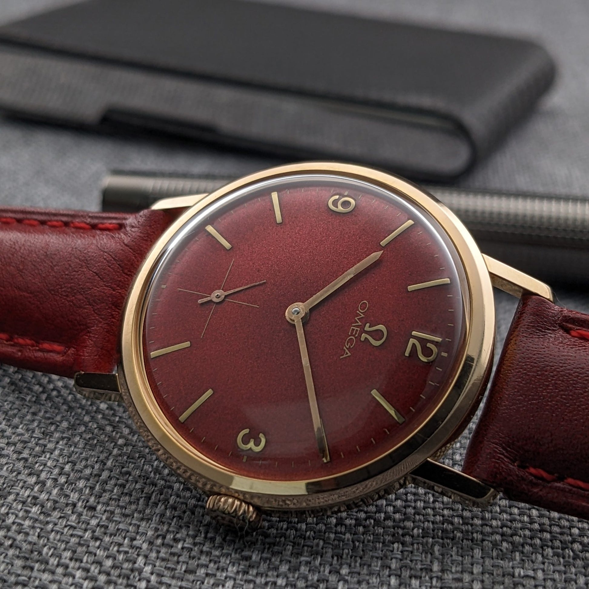 64 Years Old Omega Classic / Ref. 121.002-62 / Cal. 269 / Red Dial / Vintage Watch from 1962 / Serviced vintage watch