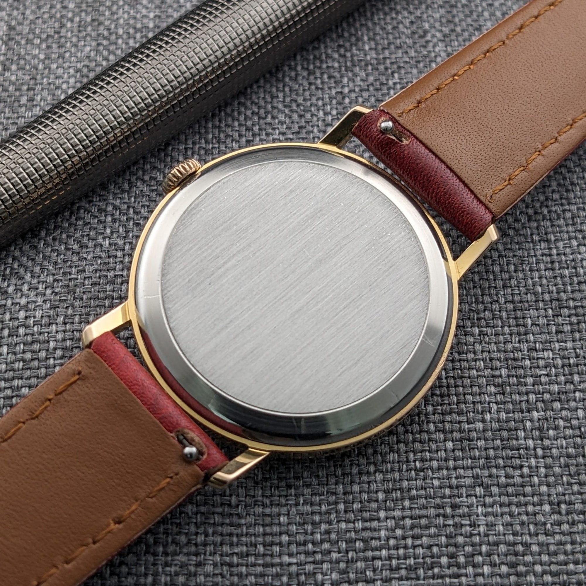 64 Years Old Omega Classic / Ref. 121.002-62 / Cal. 269 / Red Dial / Vintage Watch from 1962 / Serviced vintage watch
