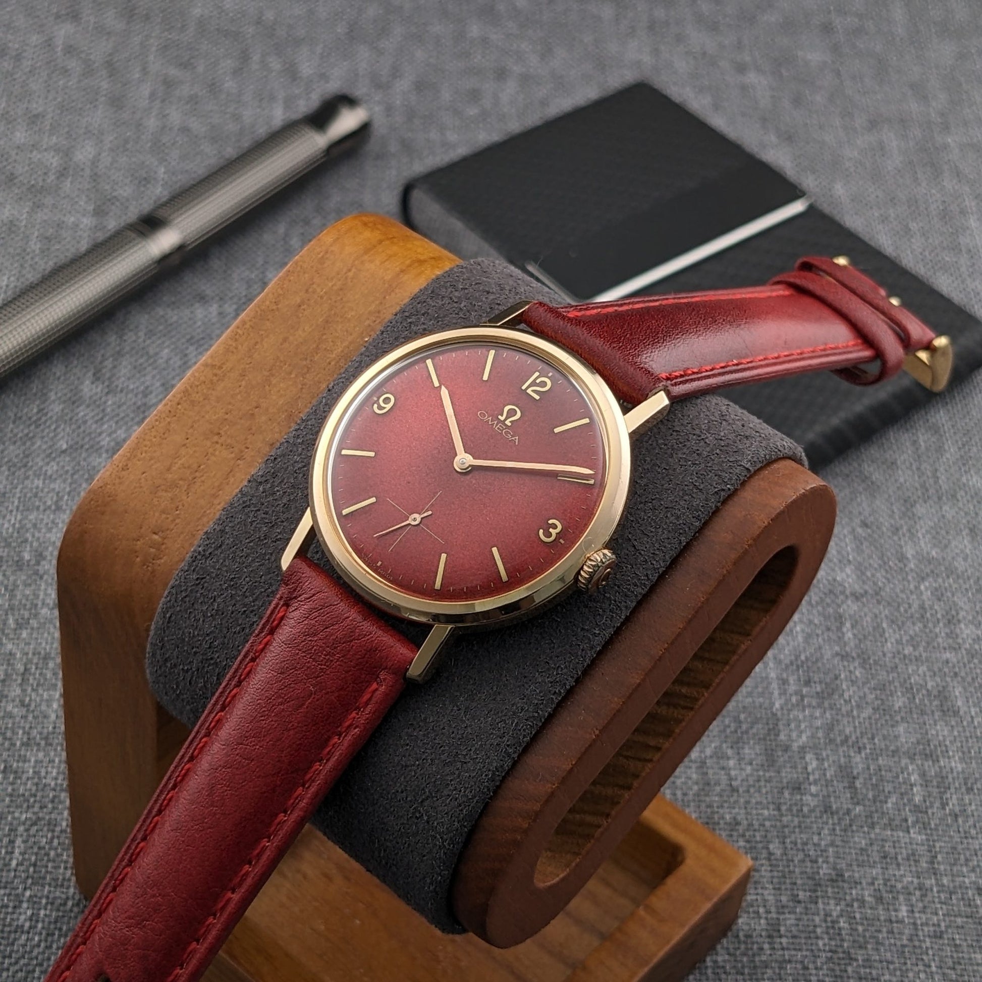 64 Years Old Omega Classic / Ref. 121.002-62 / Cal. 269 / Red Dial / Vintage Watch from 1962 / Serviced vintage watch