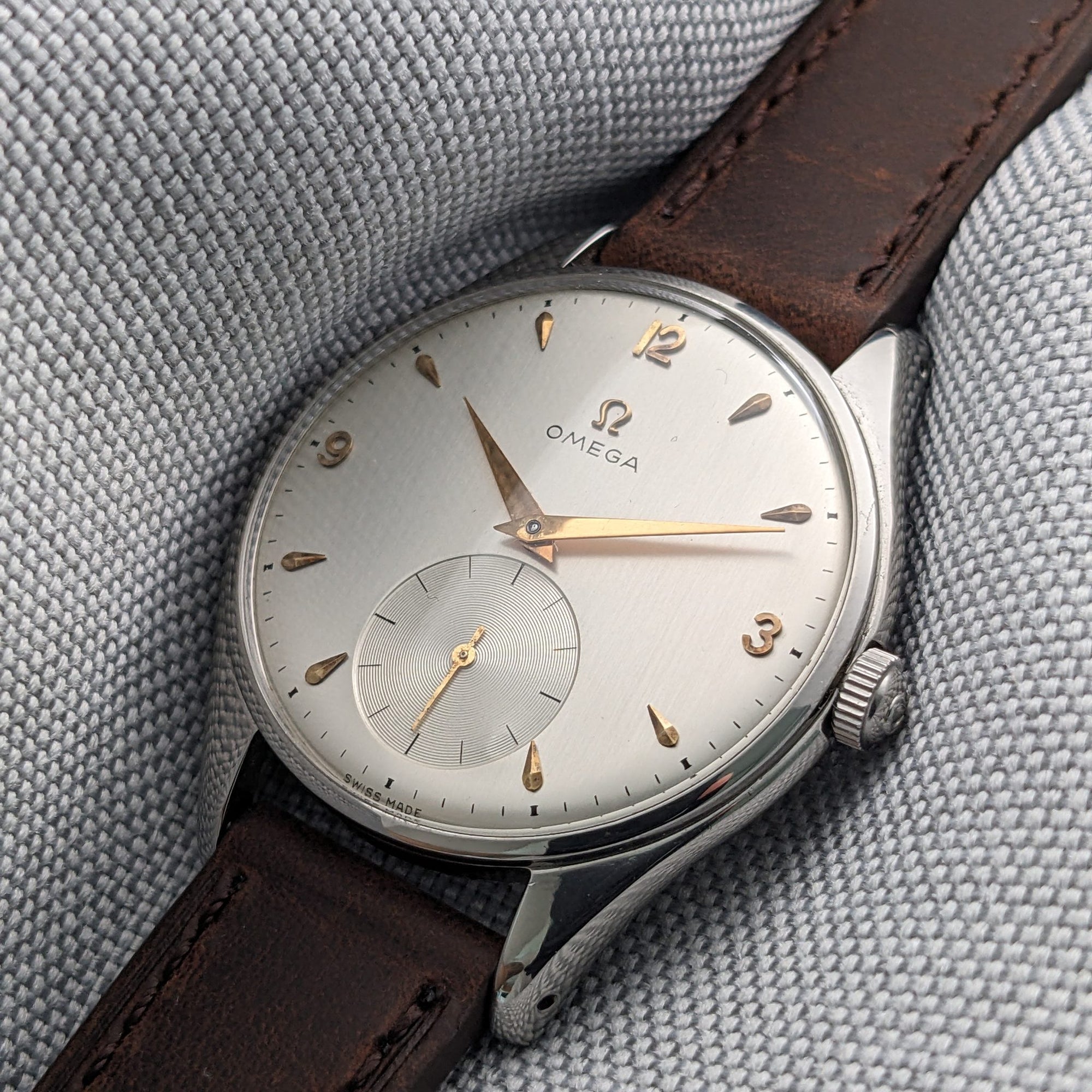 79 Years Old Omega jumbo 38mm / Ref 2505-23 / Vintage 1947 Watch / Cal 30T2 PC Movement / Serviced vintage watch