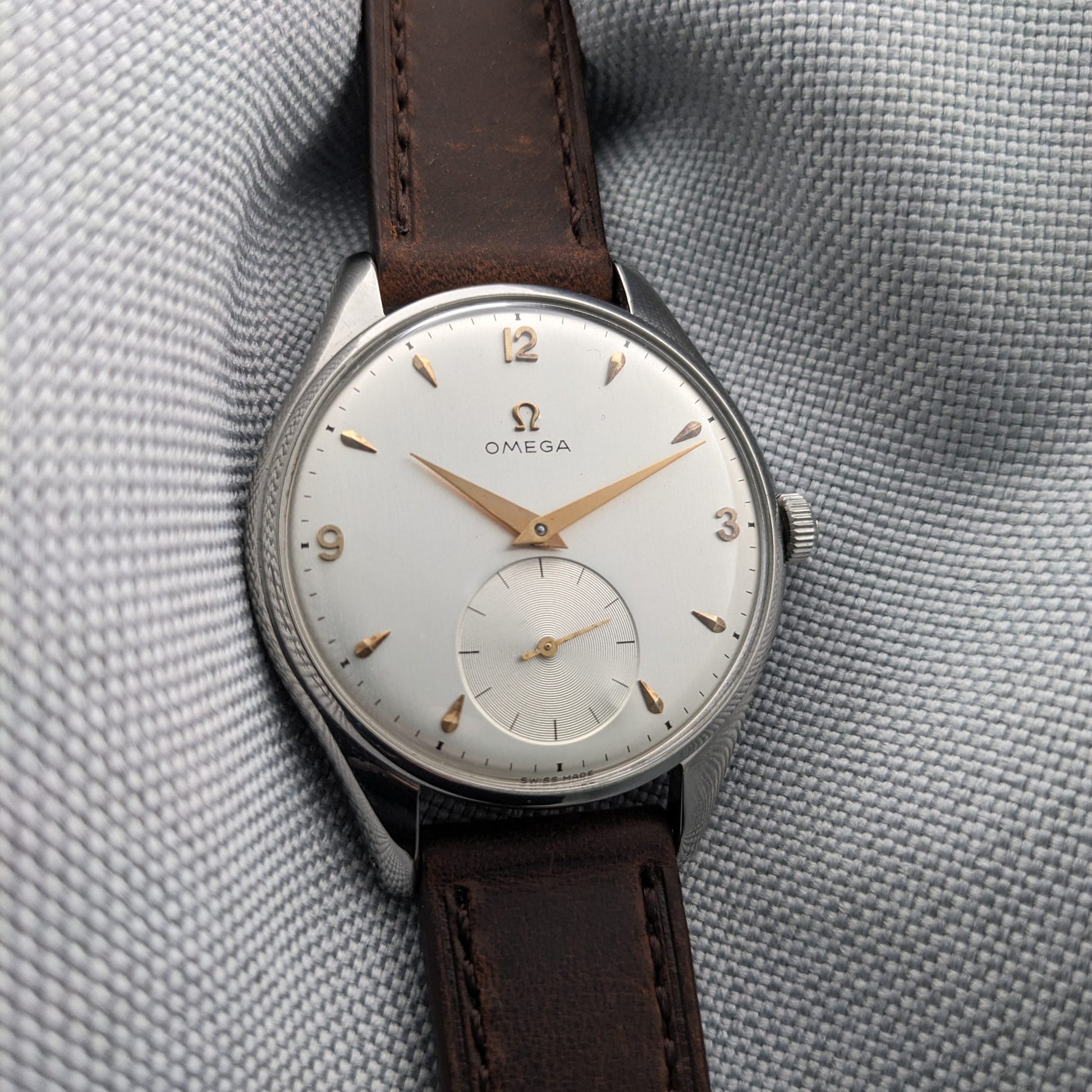 79 Years Old Omega jumbo 38mm / Ref 2505-23 / Vintage 1947 Watch / Cal 30T2 PC Movement / Serviced vintage watch