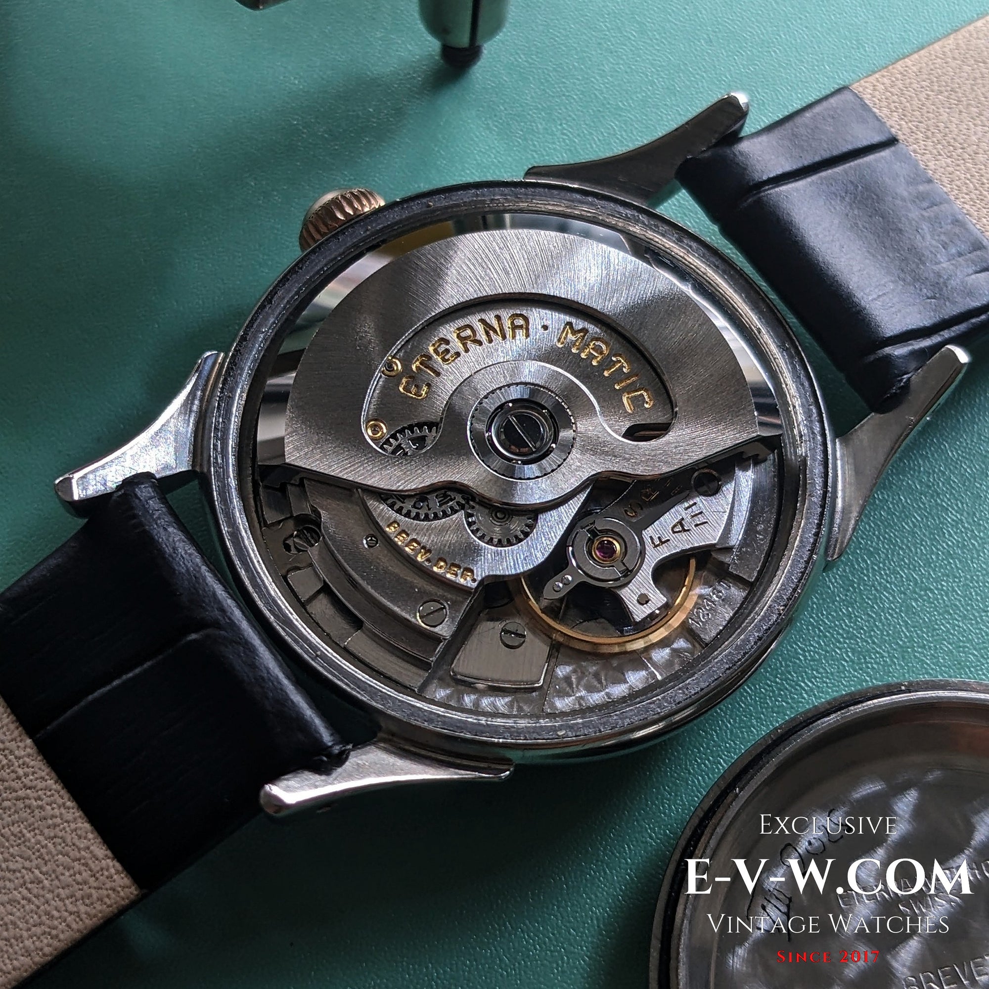 Eterna-Matic, frühes Modell mit fünf Kugeln und Automatikwerk | Zweifarbiges Gehäuse, aufwendig gestaltete Bandanstöße | Kal. 1248T | Baujahr 1950