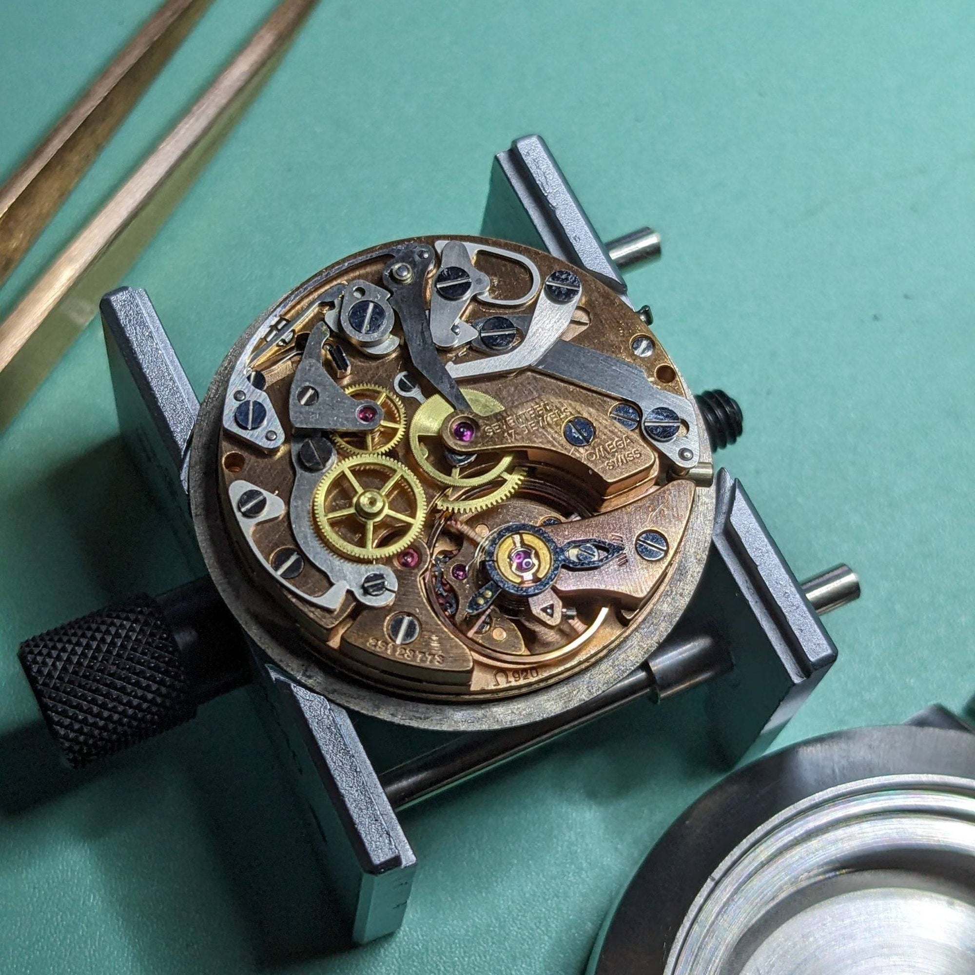 Montre rare Omega Chronostop Genève de 57 ans / Réf. 146012 / Cal. 920 / Vintage 1969 pour collectionneurs / Révisée
