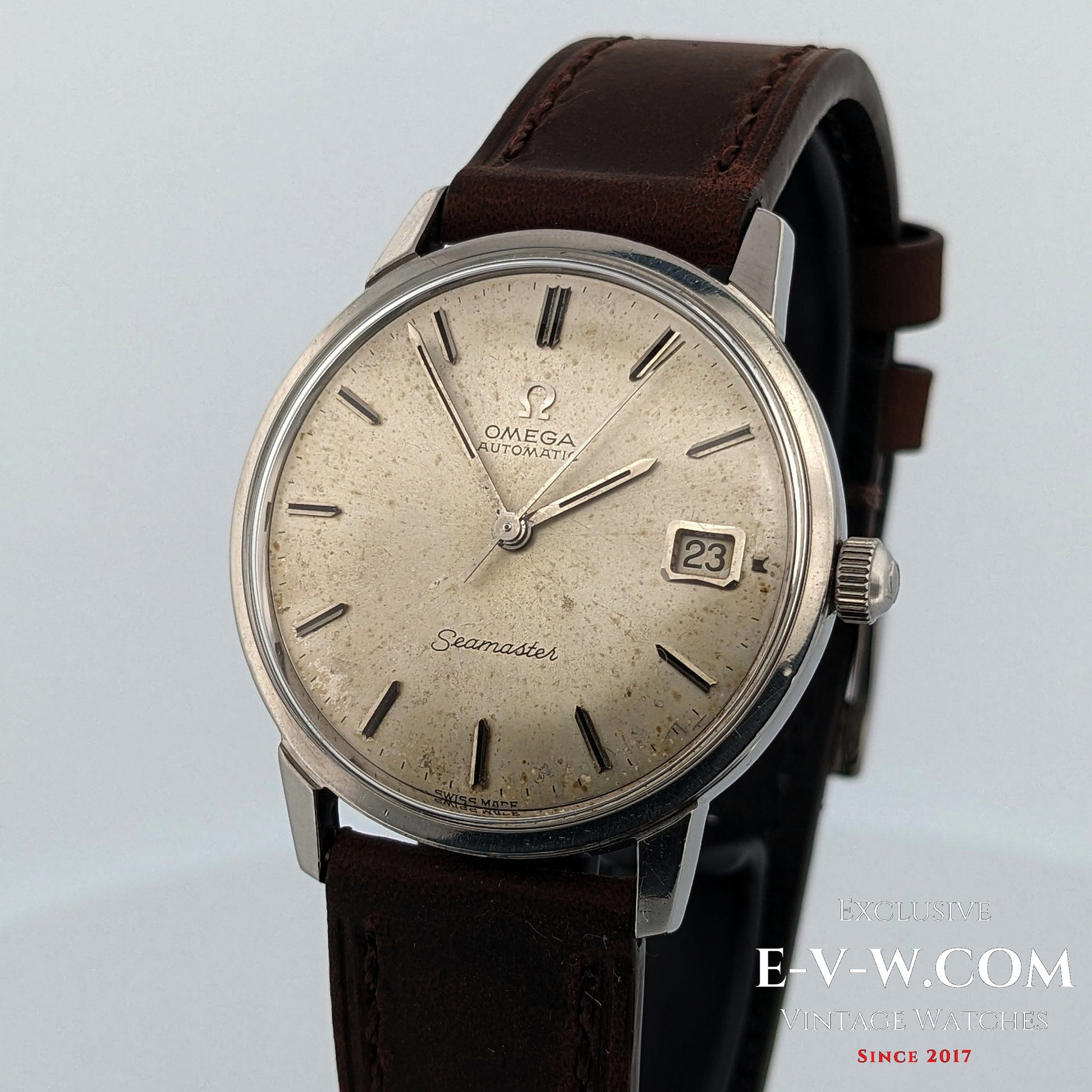 Omega Seamaster Automatic | Ref. 166.002 | Cal. 562 | Vintage 1966 | Serviced Vintage Omega Seamaster watch with brown leather strap on a light gray background