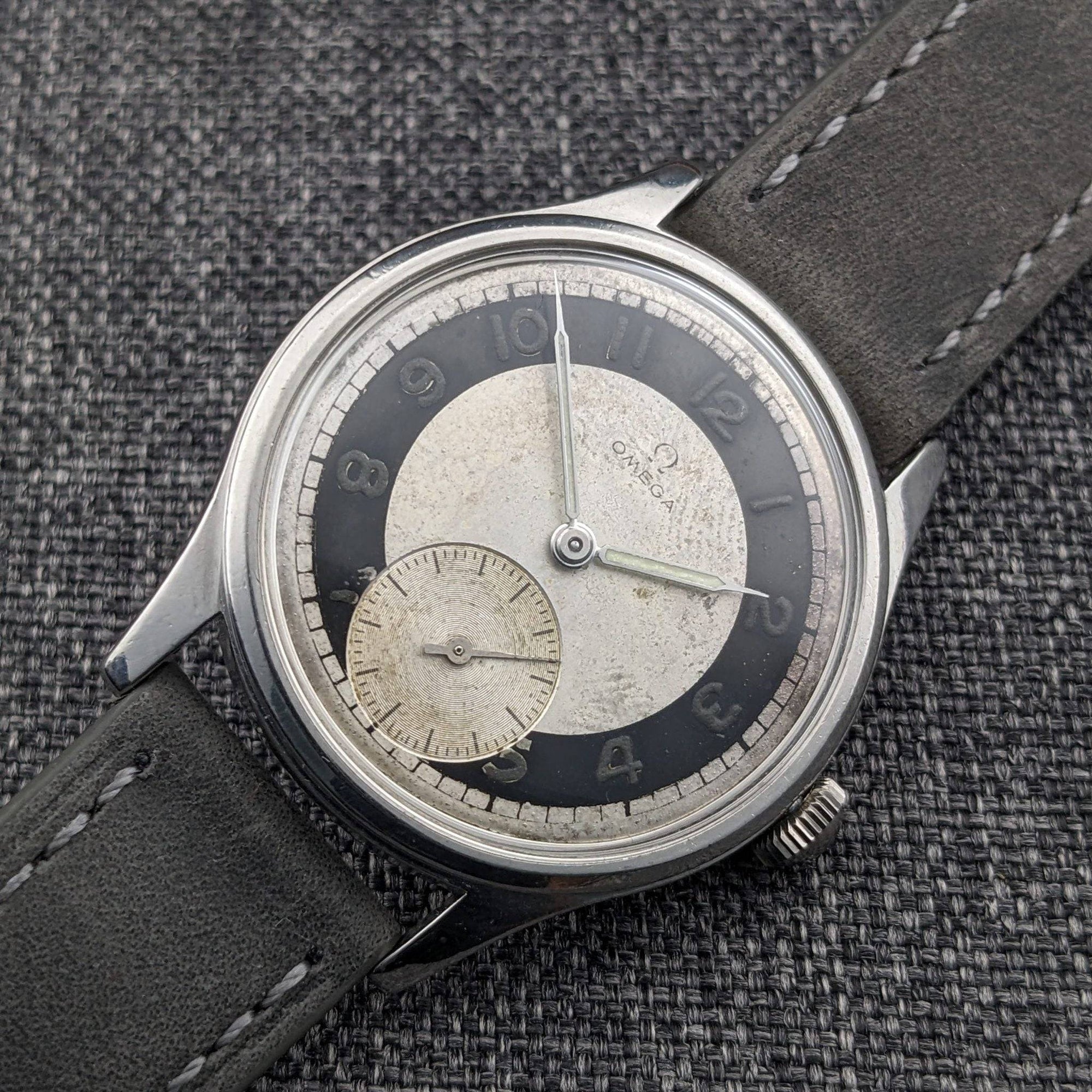 Montre WWII Omega Suveran Bullseye 2400-7 Vintage 1945 / Révisée