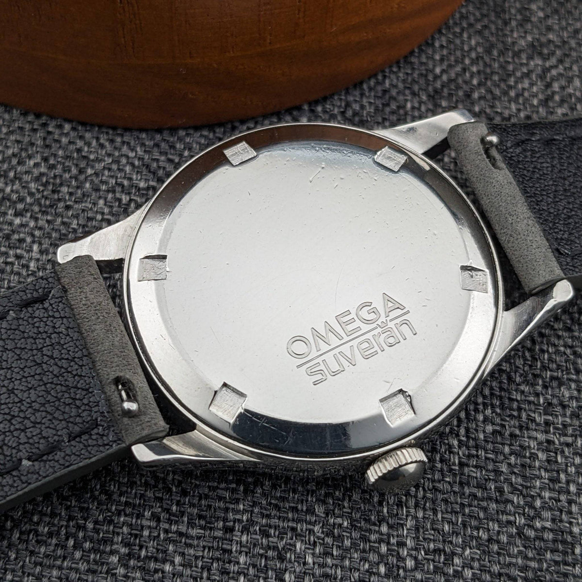 Montre WWII Omega Suveran Bullseye 2400-7 Vintage 1945 / Révisée