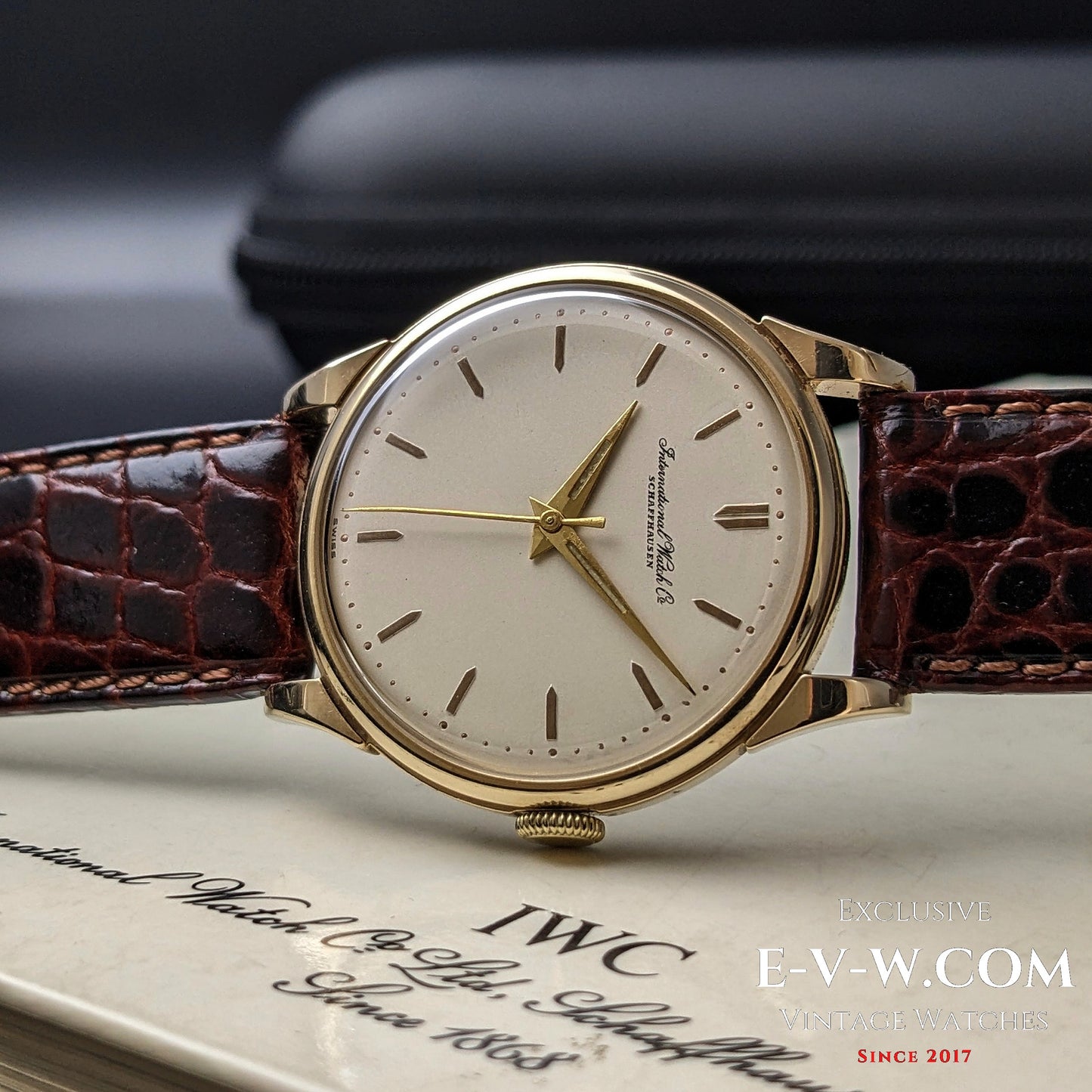 68 years old — IWC Schaffhausen — Elegant 9ct gold dress watch — Cal. 89 — Vinatge 1957-Serviced — Serviced