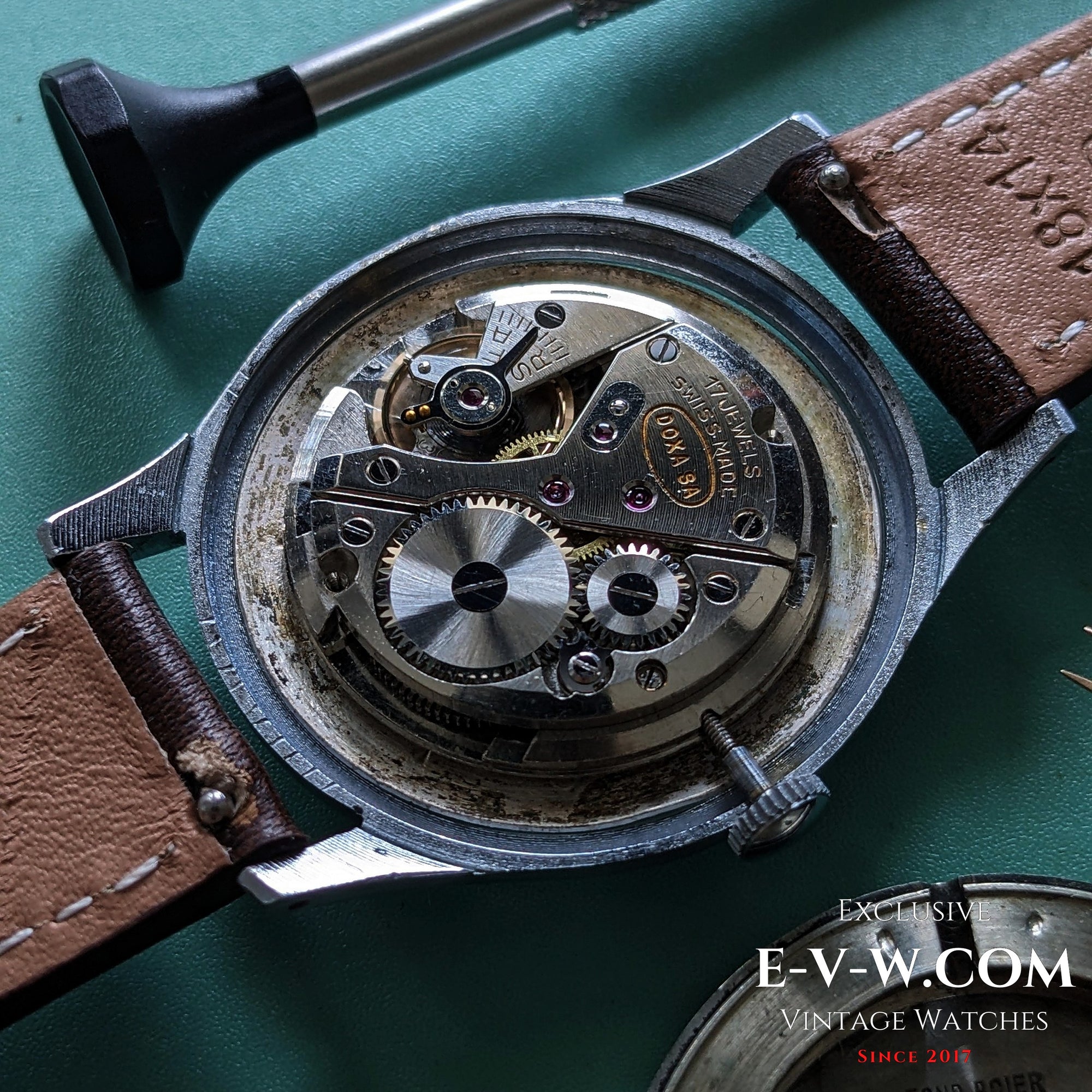 Jaren 1950 — DOXA — Antimagnetisch — Kaliber .380 FFR — Vintage jaren 1950 — Onderhouden