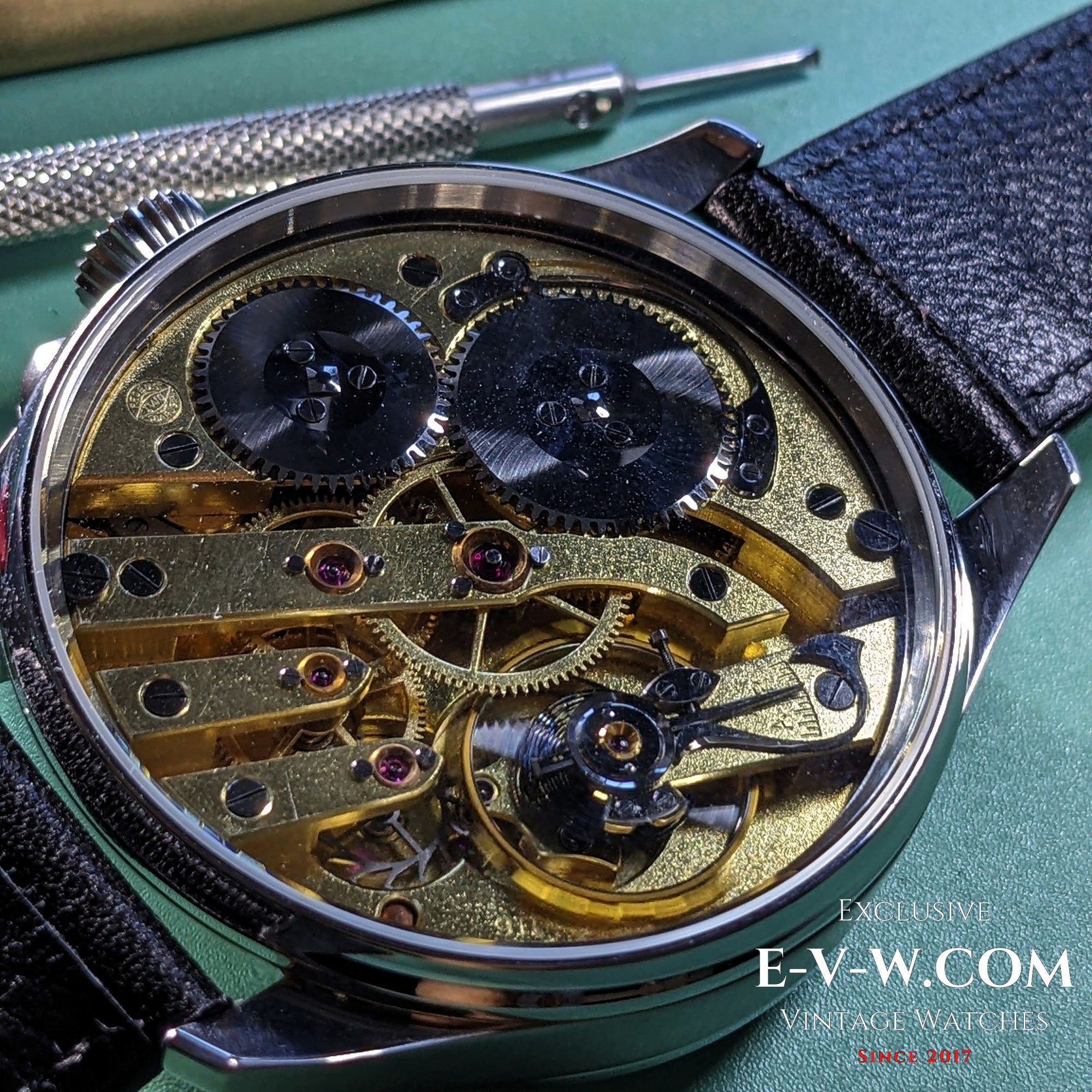 Mouvement de montre de poche IWC Shaffhausen calibre 66, datant de 1917 et vieux de 108 ans. Révisé.
