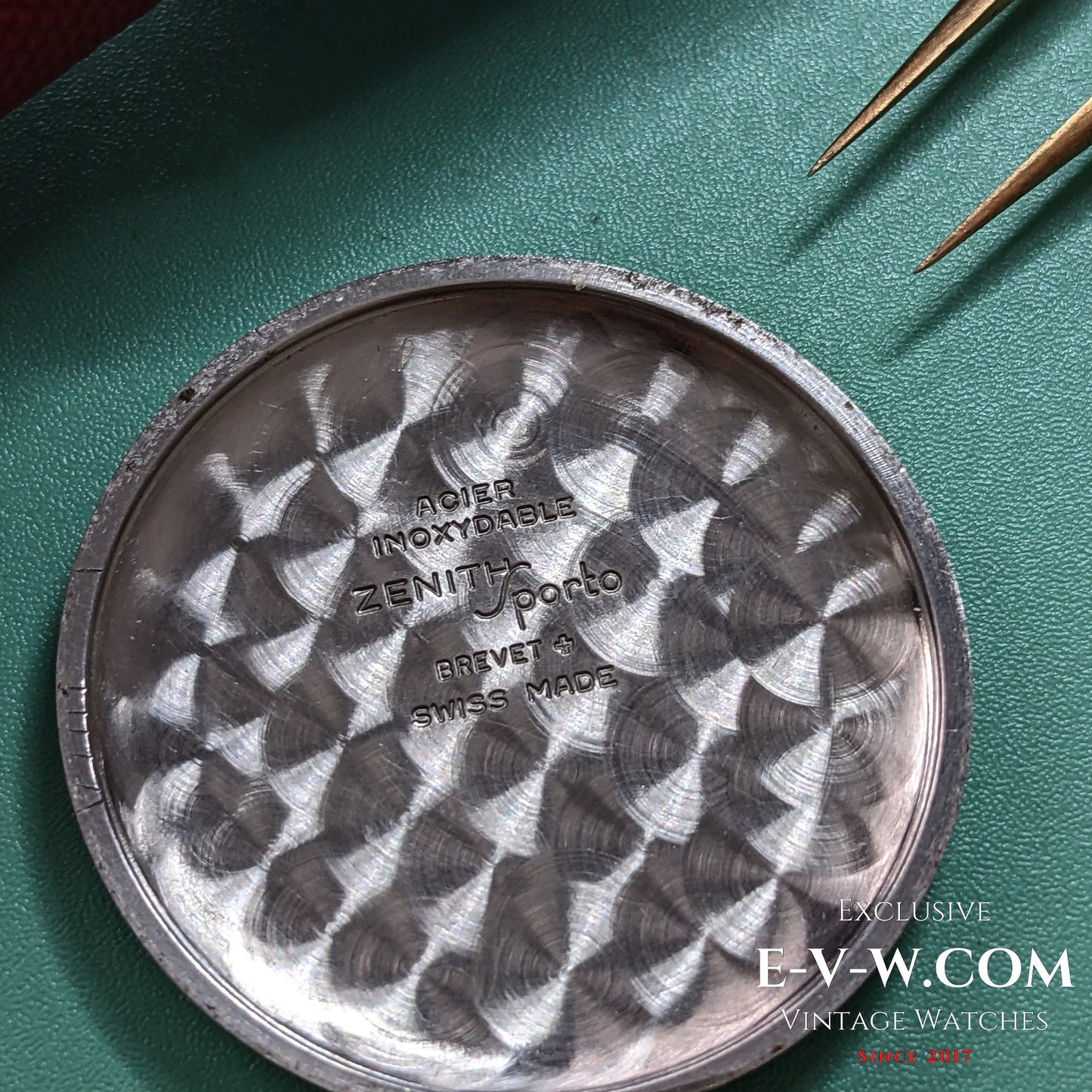 RARE 1950s Zenith Sporto | Cal. 40 | Rare Patented Transparent Dust Cover| Serviced