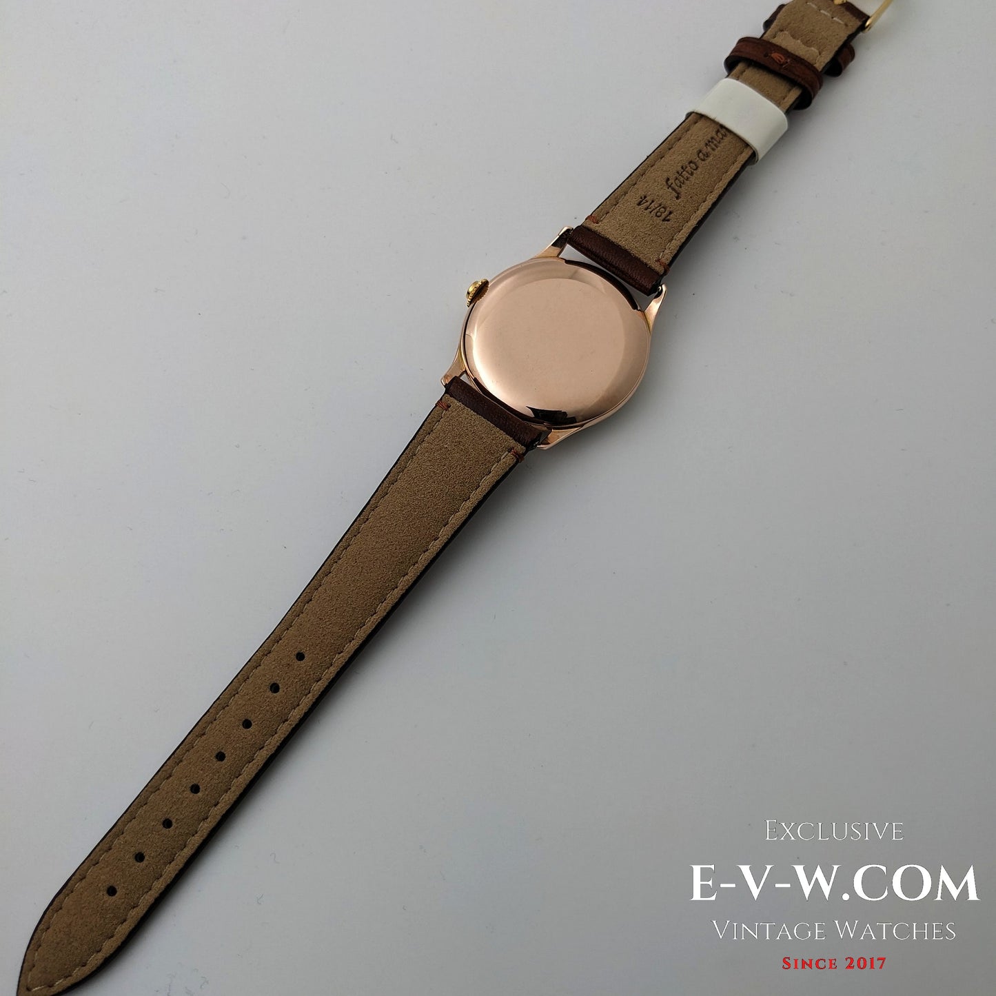 An exceptionally rare early Rolex Chronometer from the pre-Oyster era / Cal 530 /  Ref. 4139 – 14K Gold (c. 1943–1946)