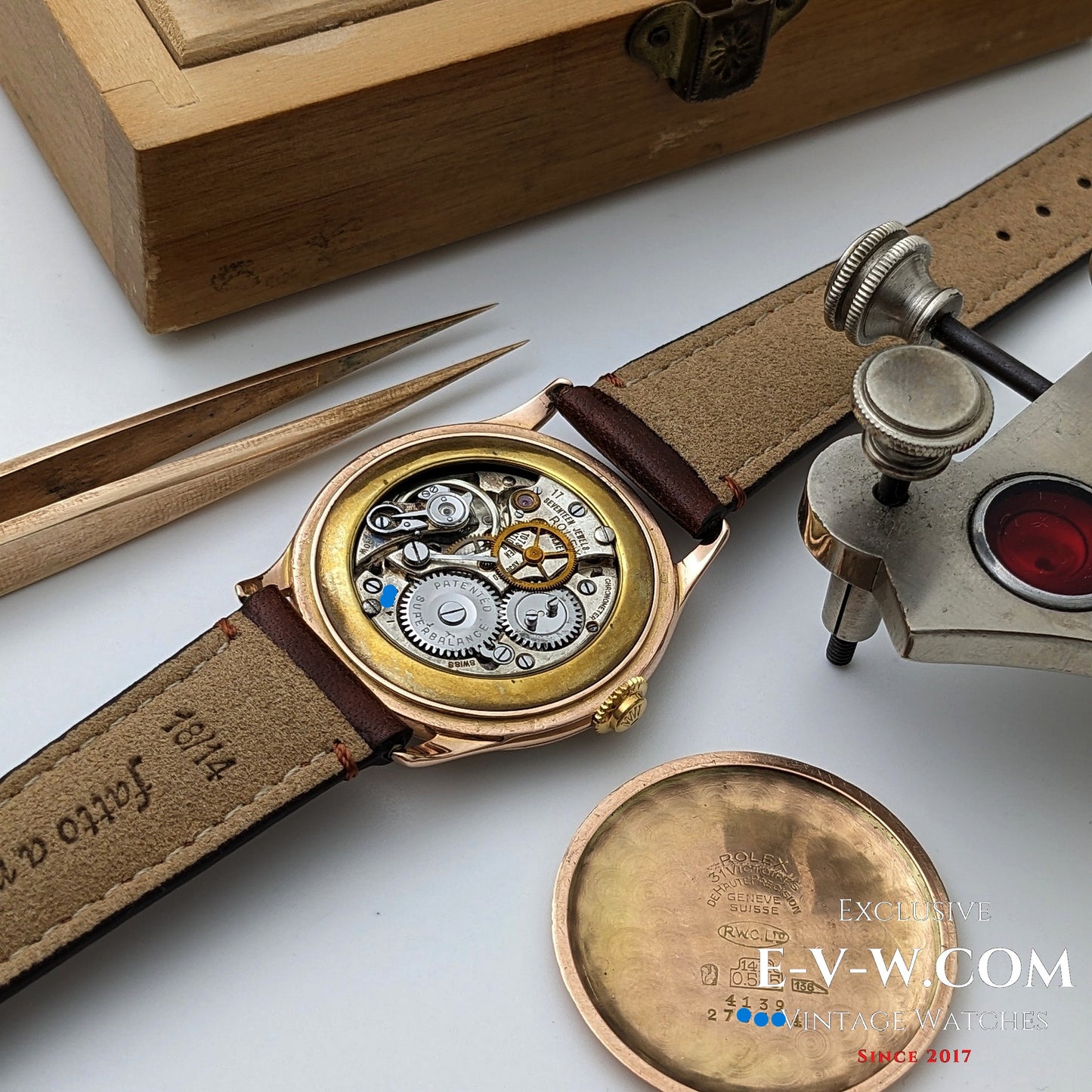 An exceptionally rare early Rolex Chronometer from the pre-Oyster era / Cal 530 /  Ref. 4139 – 14K Gold (c. 1943–1946)