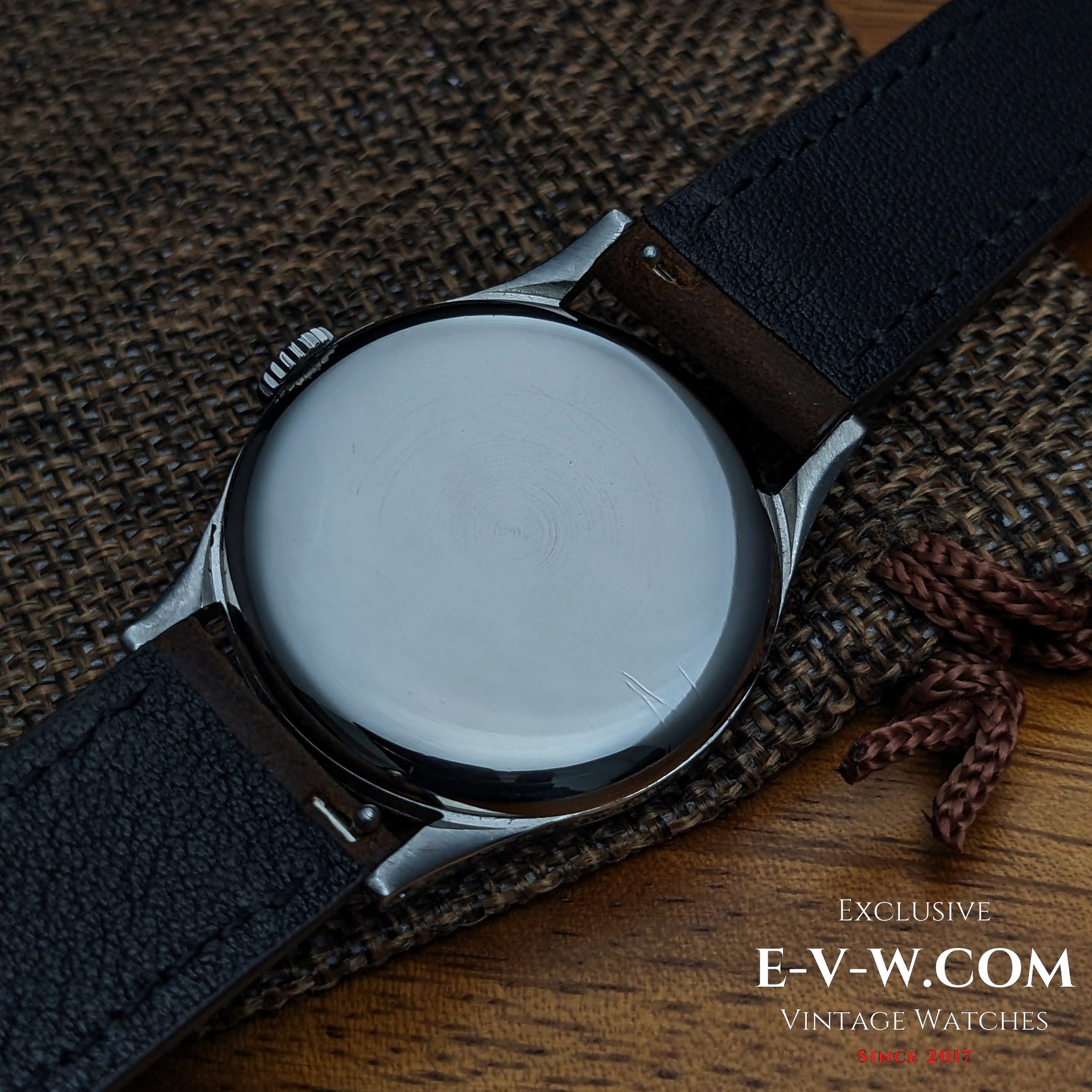 82 Jahre alt / Zweiter Weltkrieg | Omega Vintage Small Seconds | Ref. 2390 | Kaliber 30T2 | Baujahr 1944 | Überholt