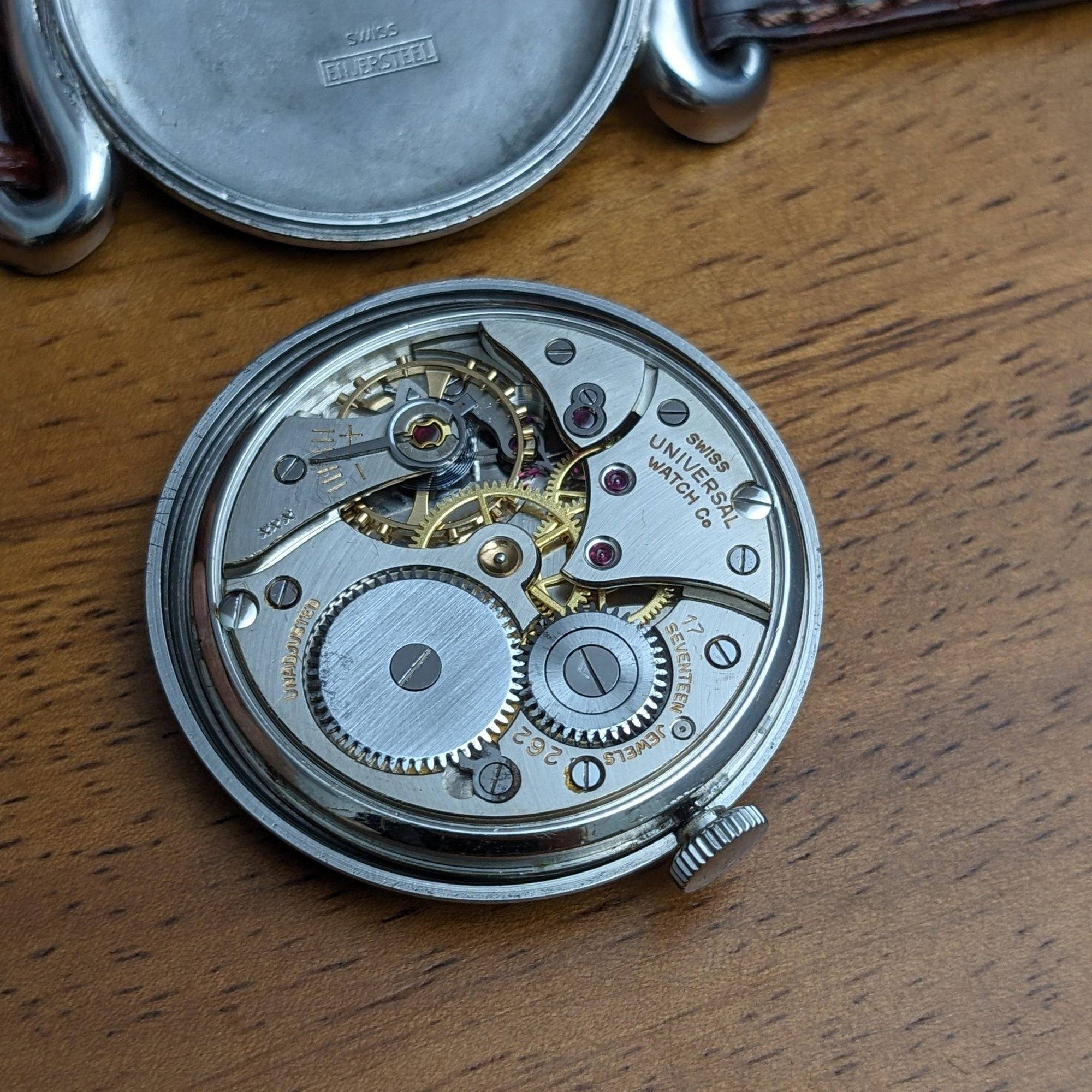 Orologio vintage Universal Genève della seconda guerra mondiale, 80 anni, del 1945, con calibro 262 / anse a granchio / revisionato /