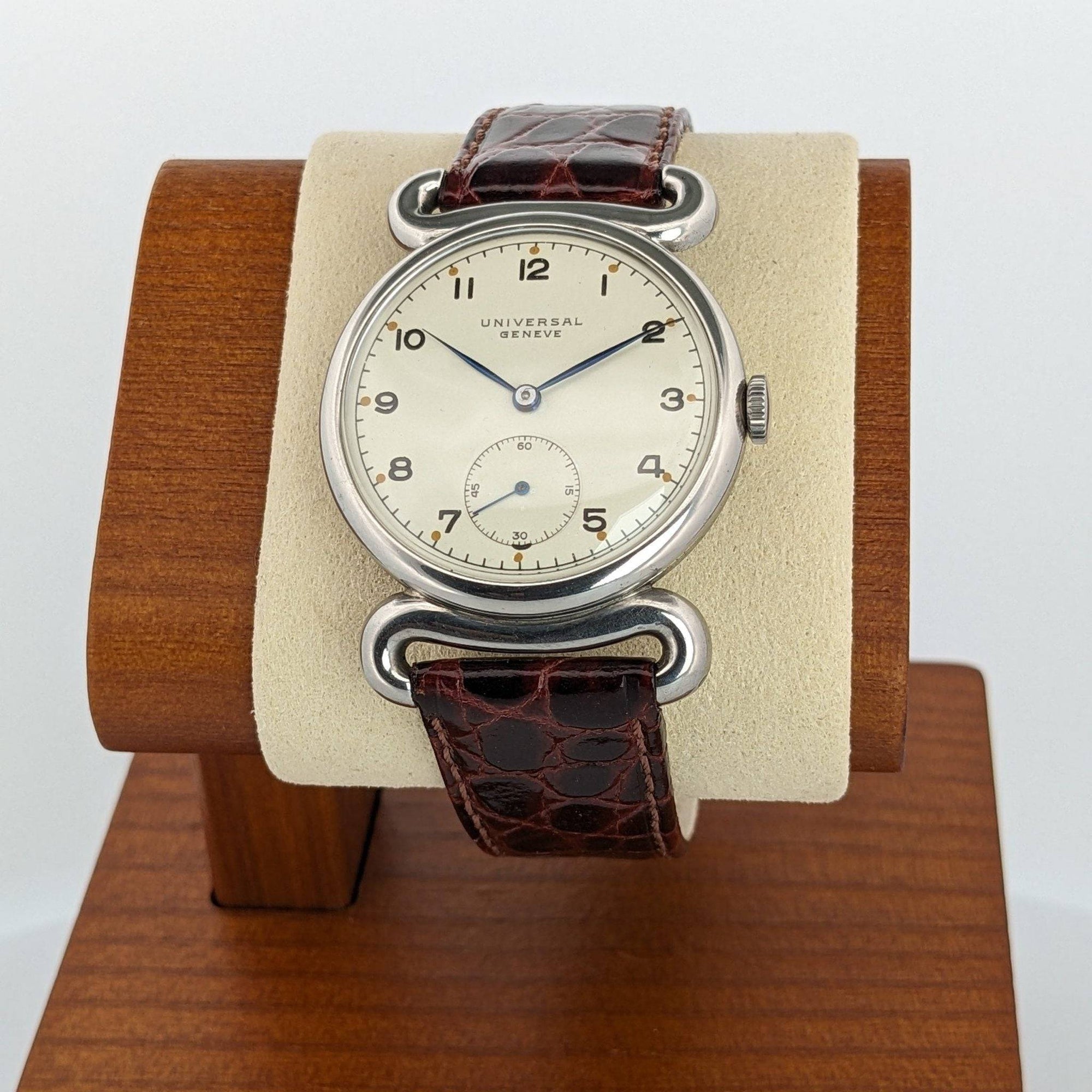 Orologio vintage Universal Genève della seconda guerra mondiale, 80 anni, del 1945, con calibro 262 / anse a granchio / revisionato /