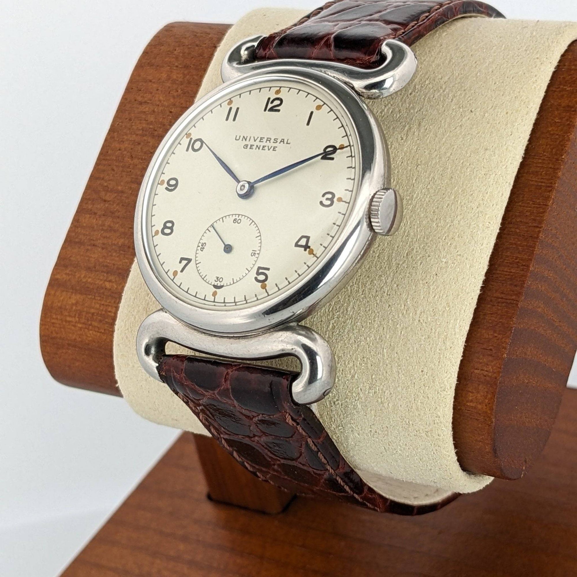 Orologio vintage Universal Genève della seconda guerra mondiale, 80 anni, del 1945, con calibro 262 / anse a granchio / revisionato /
