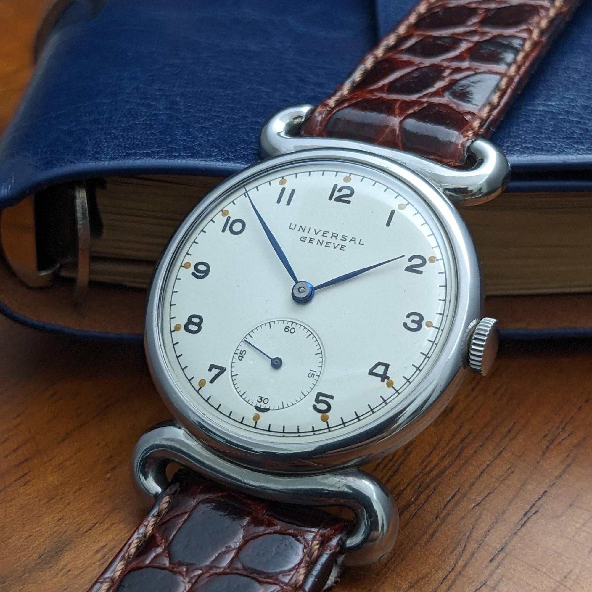 Orologio vintage Universal Genève della seconda guerra mondiale, 80 anni, del 1945, con calibro 262 / anse a granchio / revisionato /
