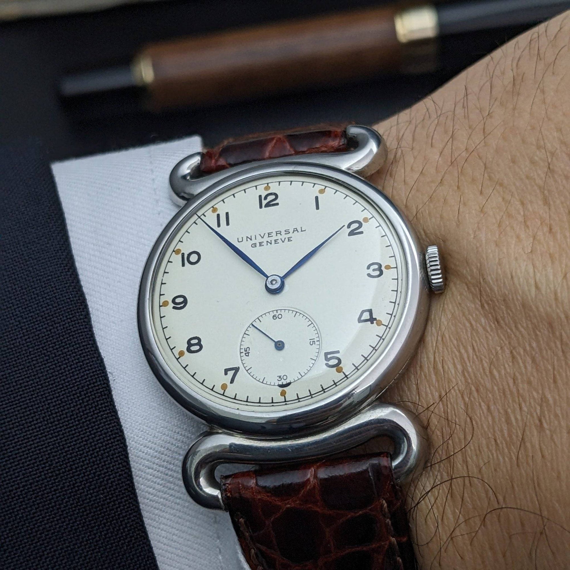 Orologio vintage Universal Genève della seconda guerra mondiale, 80 anni, del 1945, con calibro 262 / anse a granchio / revisionato /