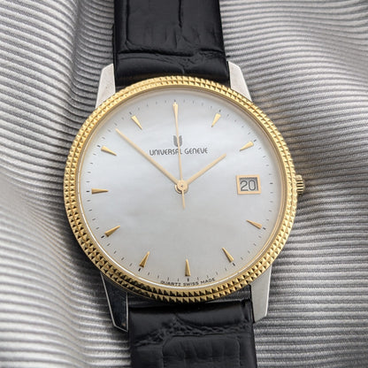 Universal Genève / Ref. 101.41.490 / Perlmutt Zifferblatt / Massives 18K Gold Lünette / Schweizer Quarz Kal. 955.412