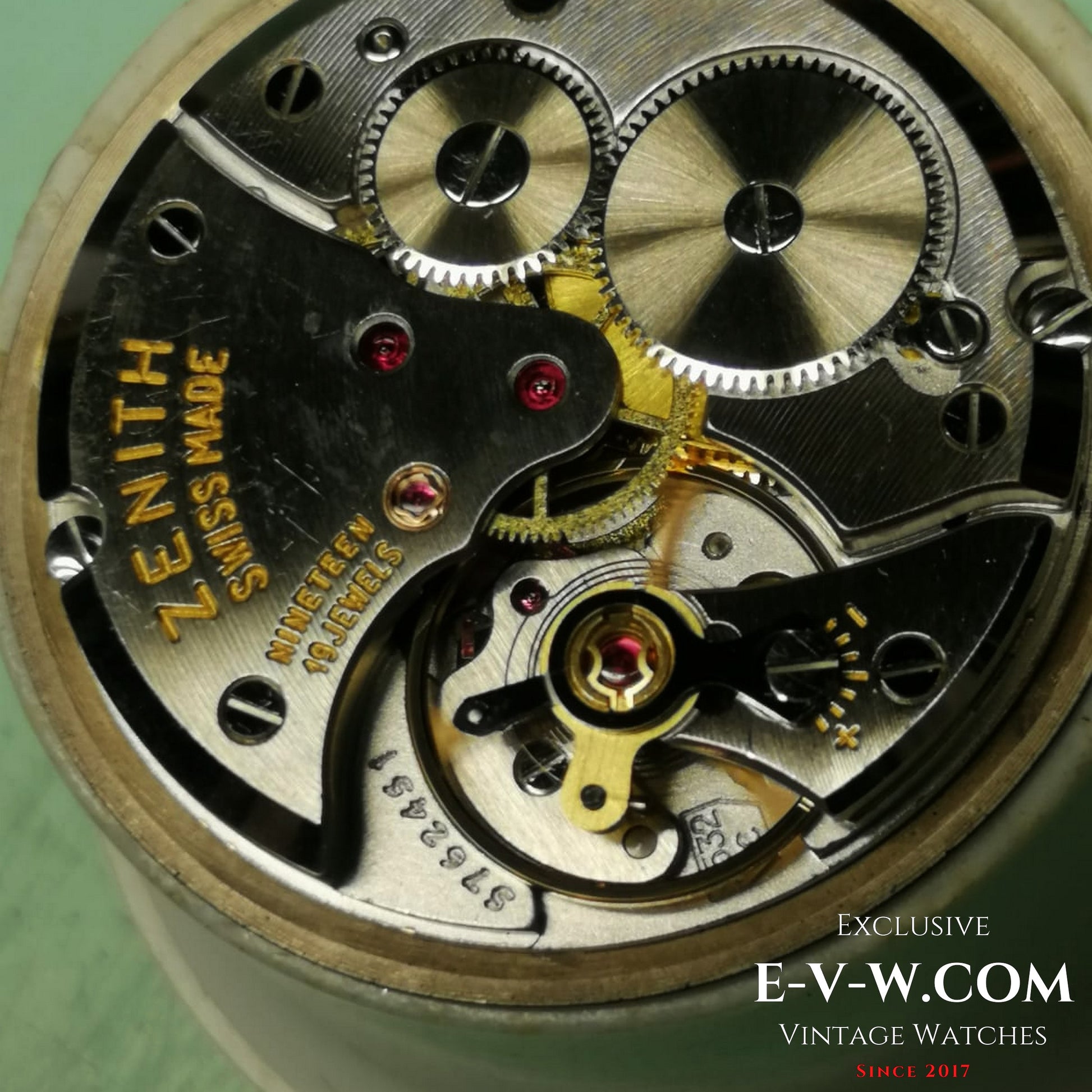 Zenith Waterproof Black Dial  / 18K Gold / Cal.2532 SC  / Vintage Watch 1964