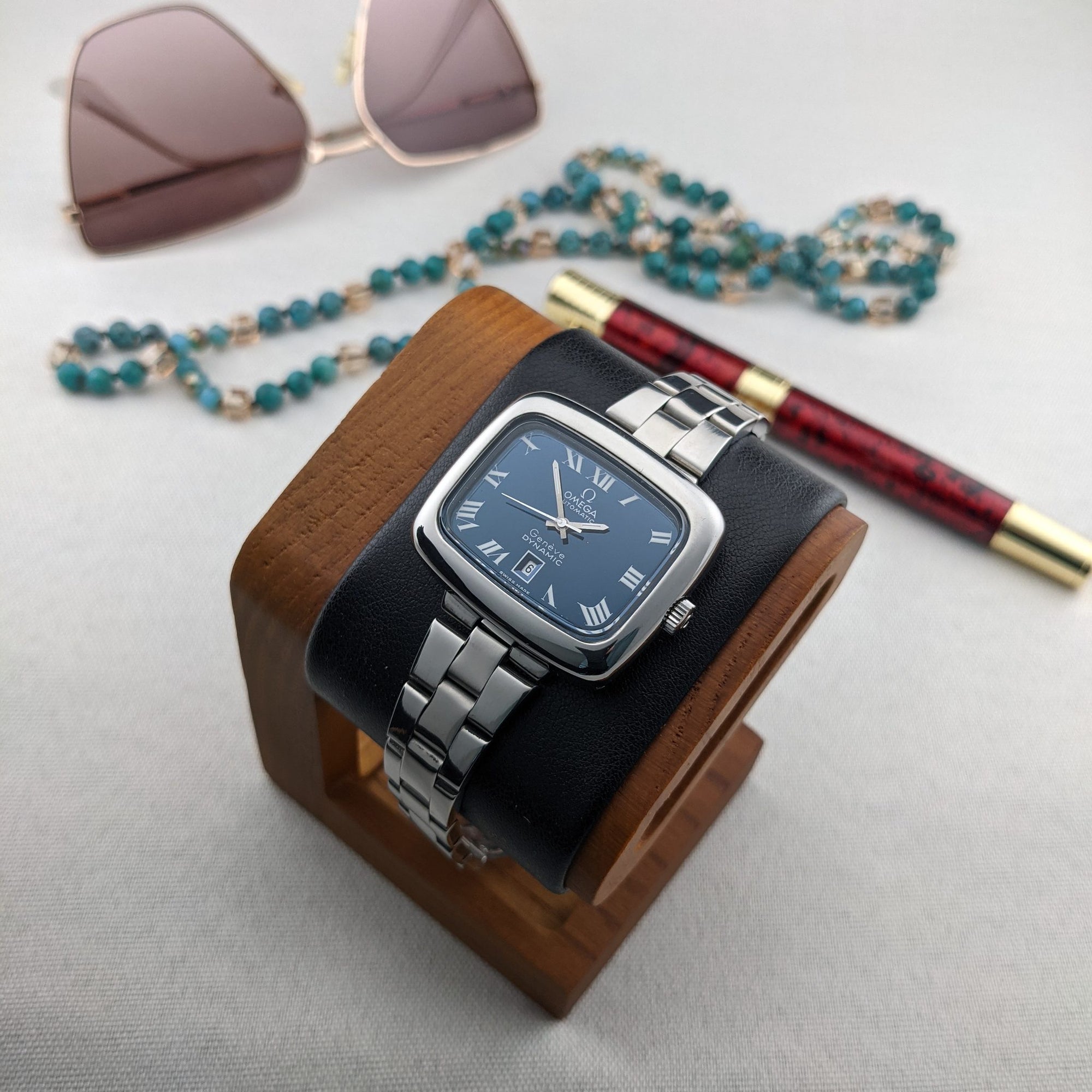 Circa 50 Years Old Lady Omega Genève Dynamic / Ref 5660072 / Vintage 1970s Watch / Cal 684 Movement / Serviced vintage watch